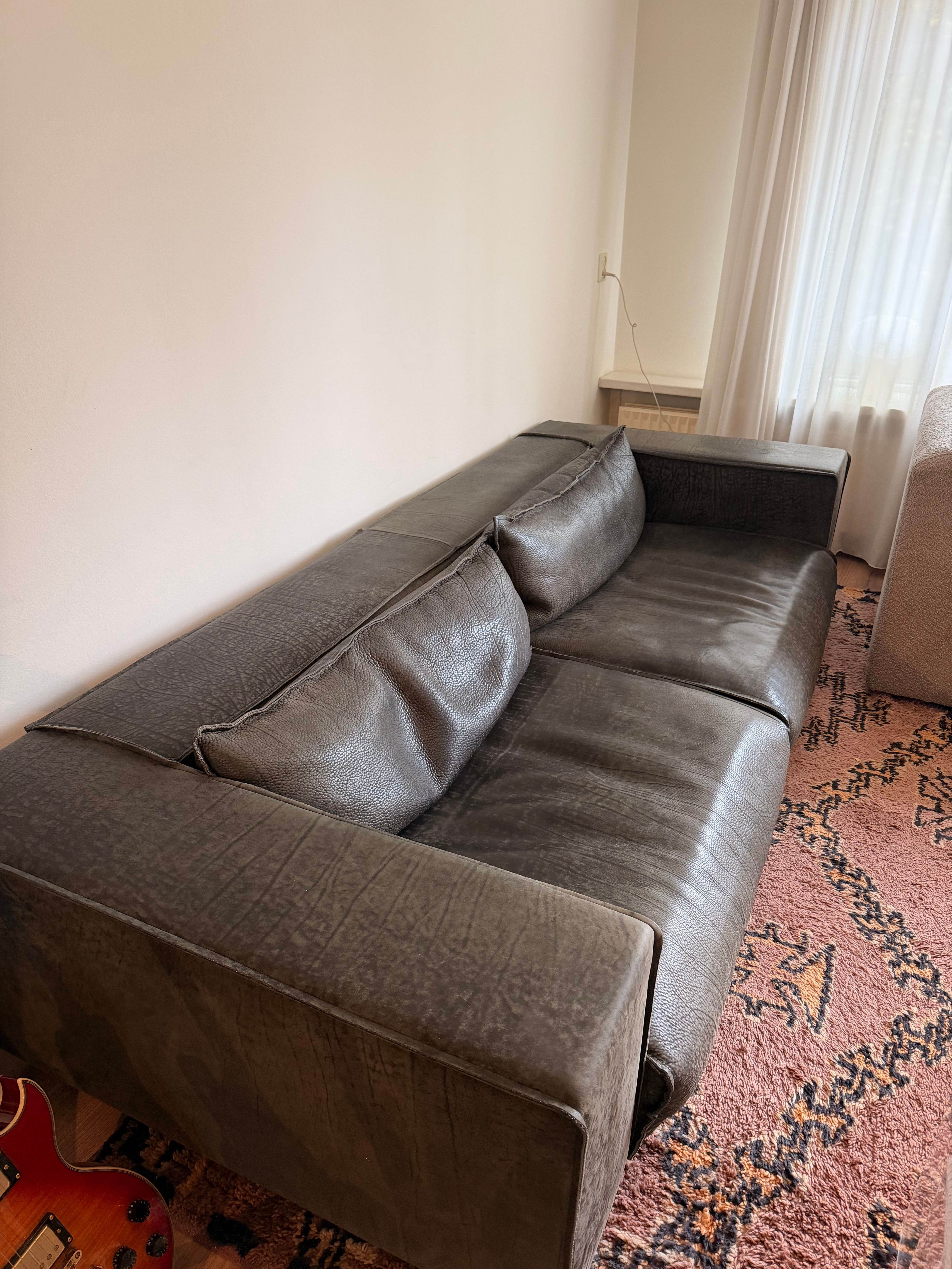 "2-zitsbank Budapest Air van Paola Navone" Main