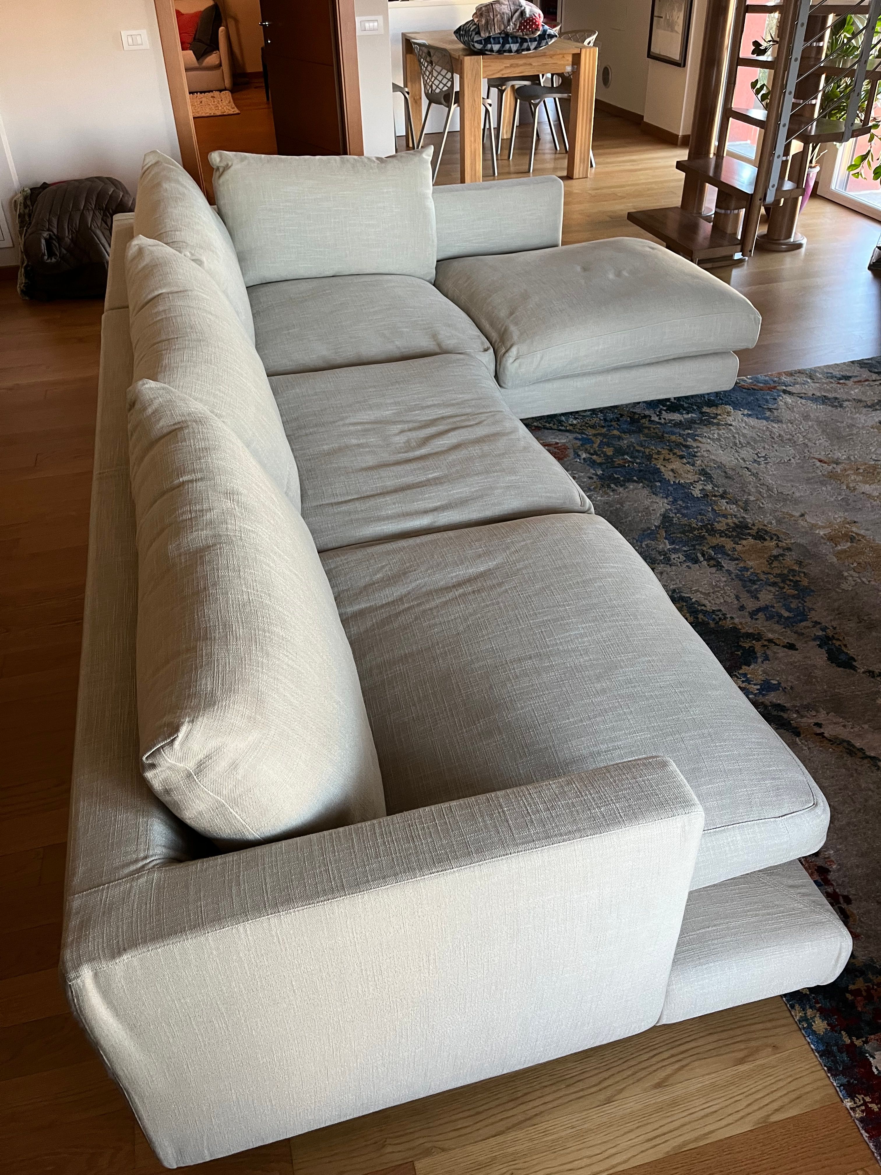 Beiges Ecksofa mit Stoffbezug und Chaiselongue Side