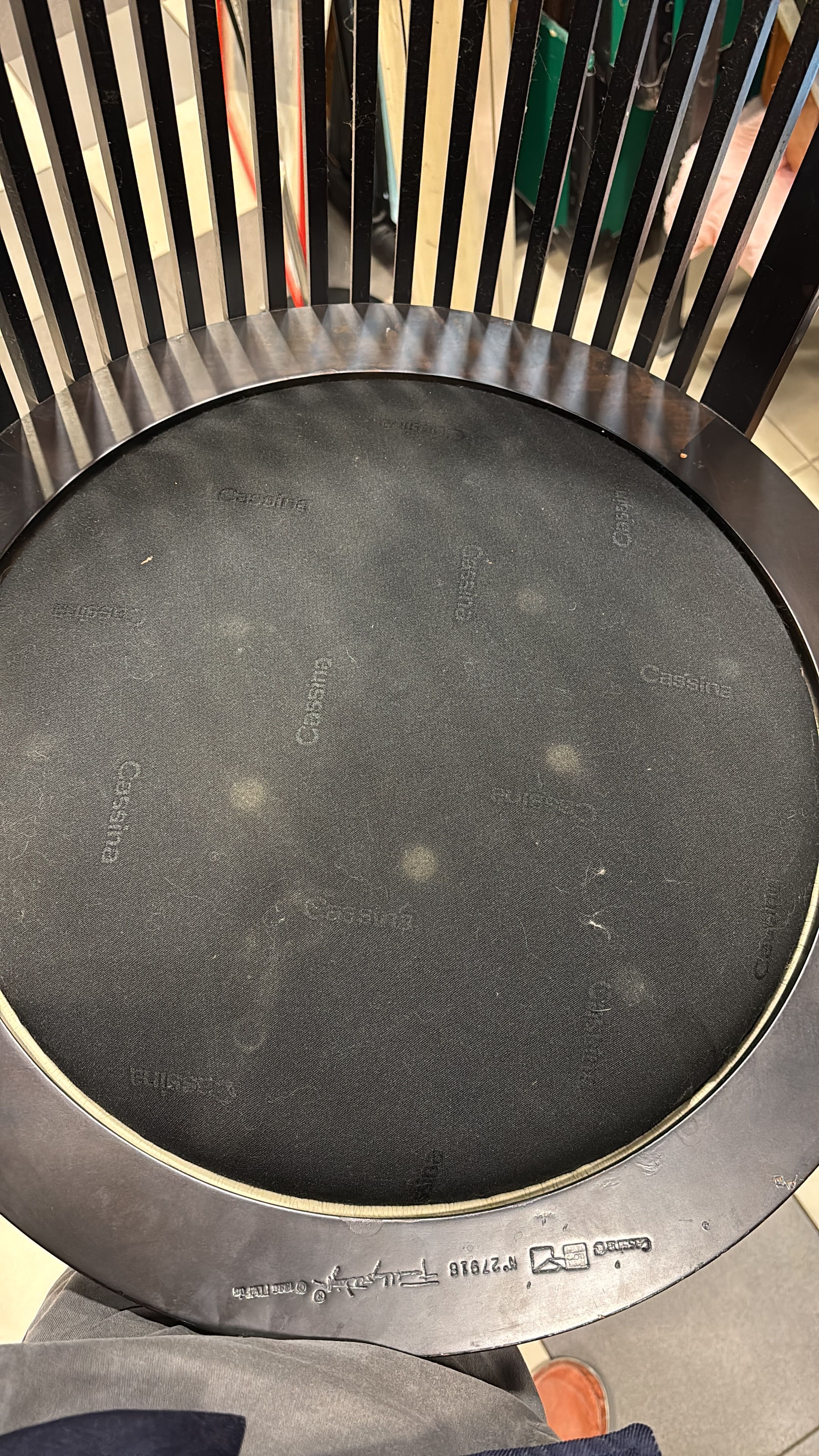 Set de 4 sillas Coonley 2, 2 sillas Barrel 606 y mesa Taliesin Brand