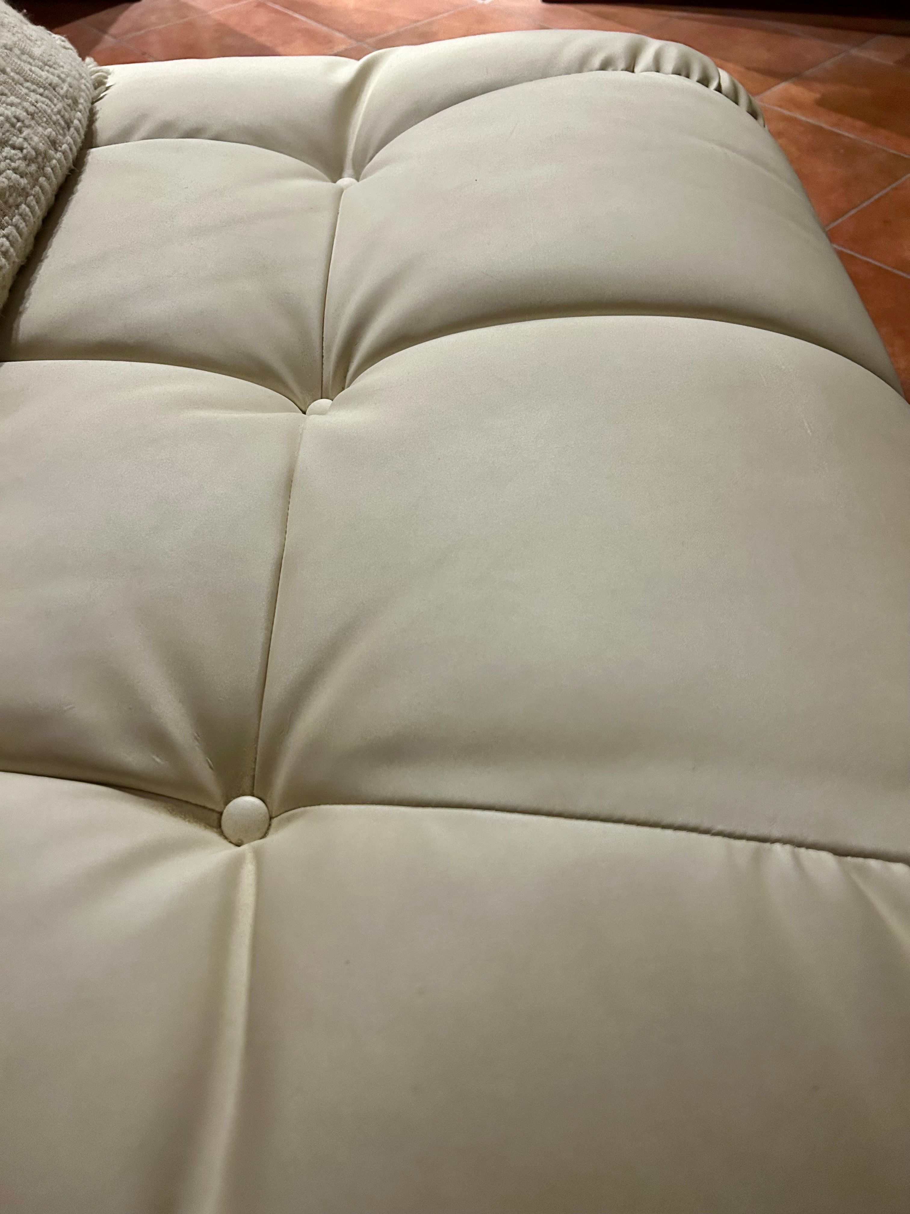 Poltrona Nuvolone in ecopelle bianca, Mimo Details