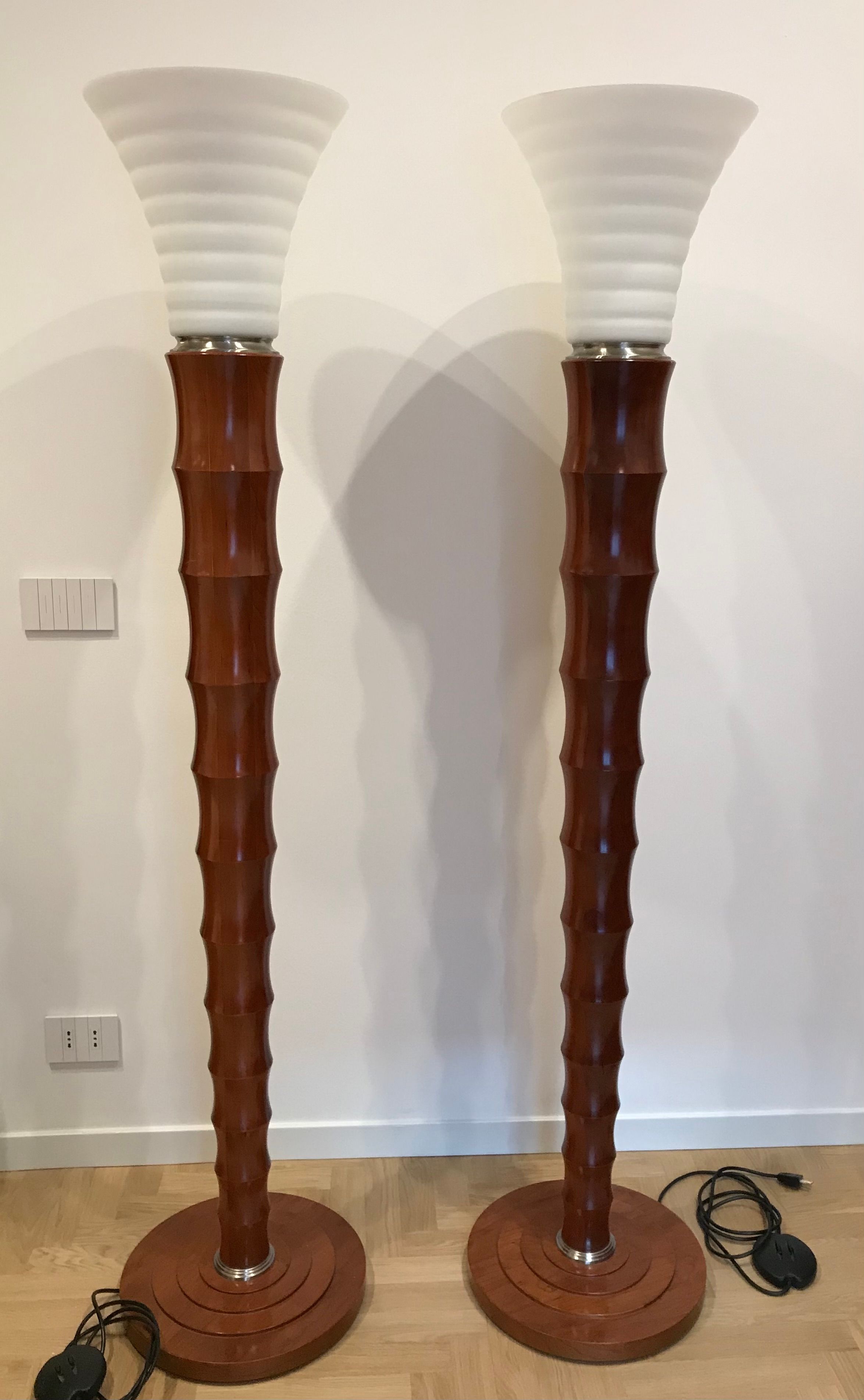Lampada da terra Palmus in legno massello e vetro di Murano di Leon Krier, Giorgetti Main