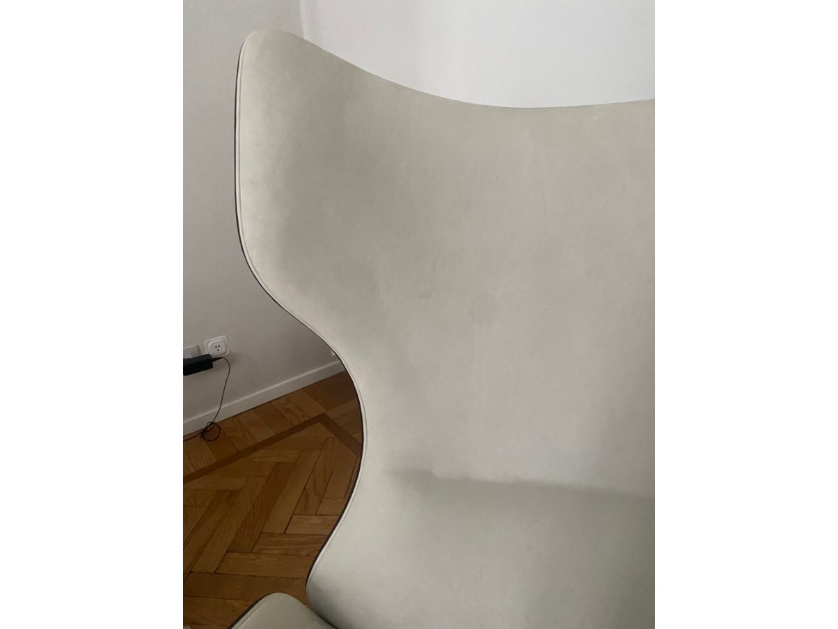 Jorgen armchair in fabric and leather (white), Baxter Side