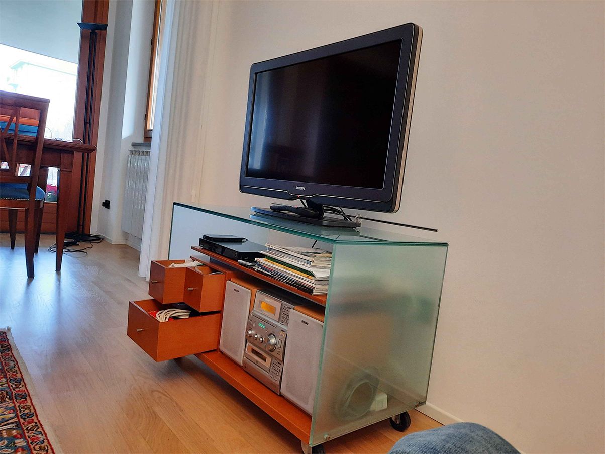 Porta TV in Legno con Ruote