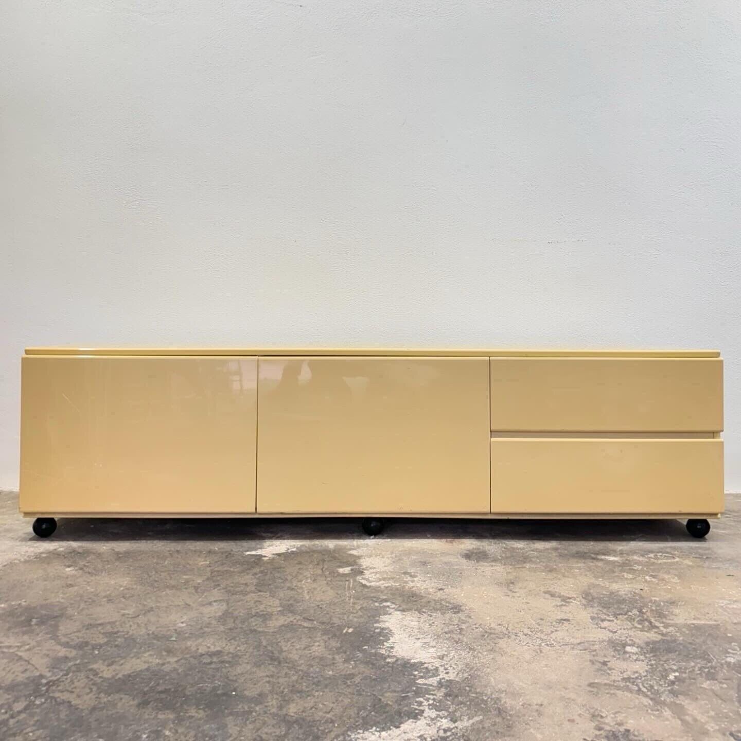 Mario Bellini B&B Style Sideboard Design 1970’s Credenza Modernariato image