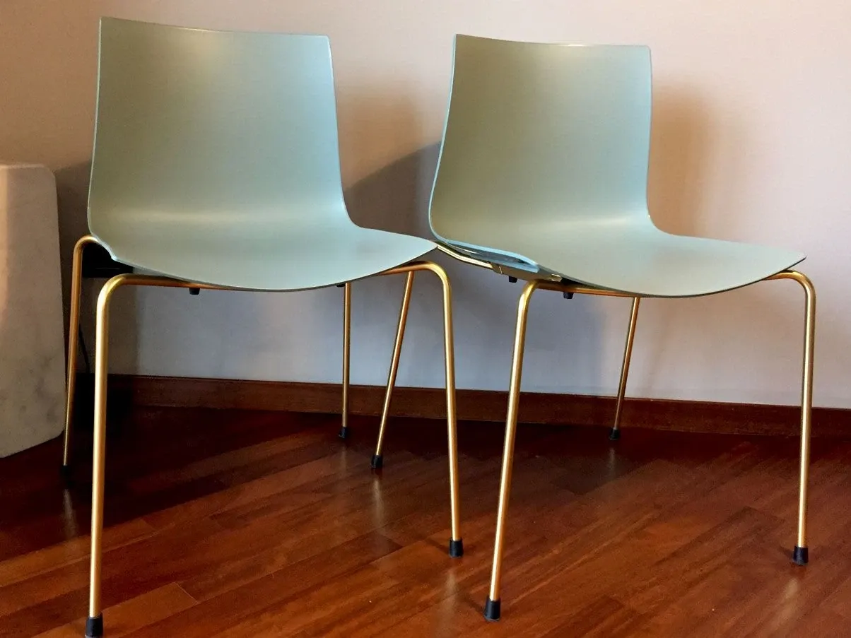 Set 2 chairs Catifa 46 polypropylene and brass (light blue), Arper 4