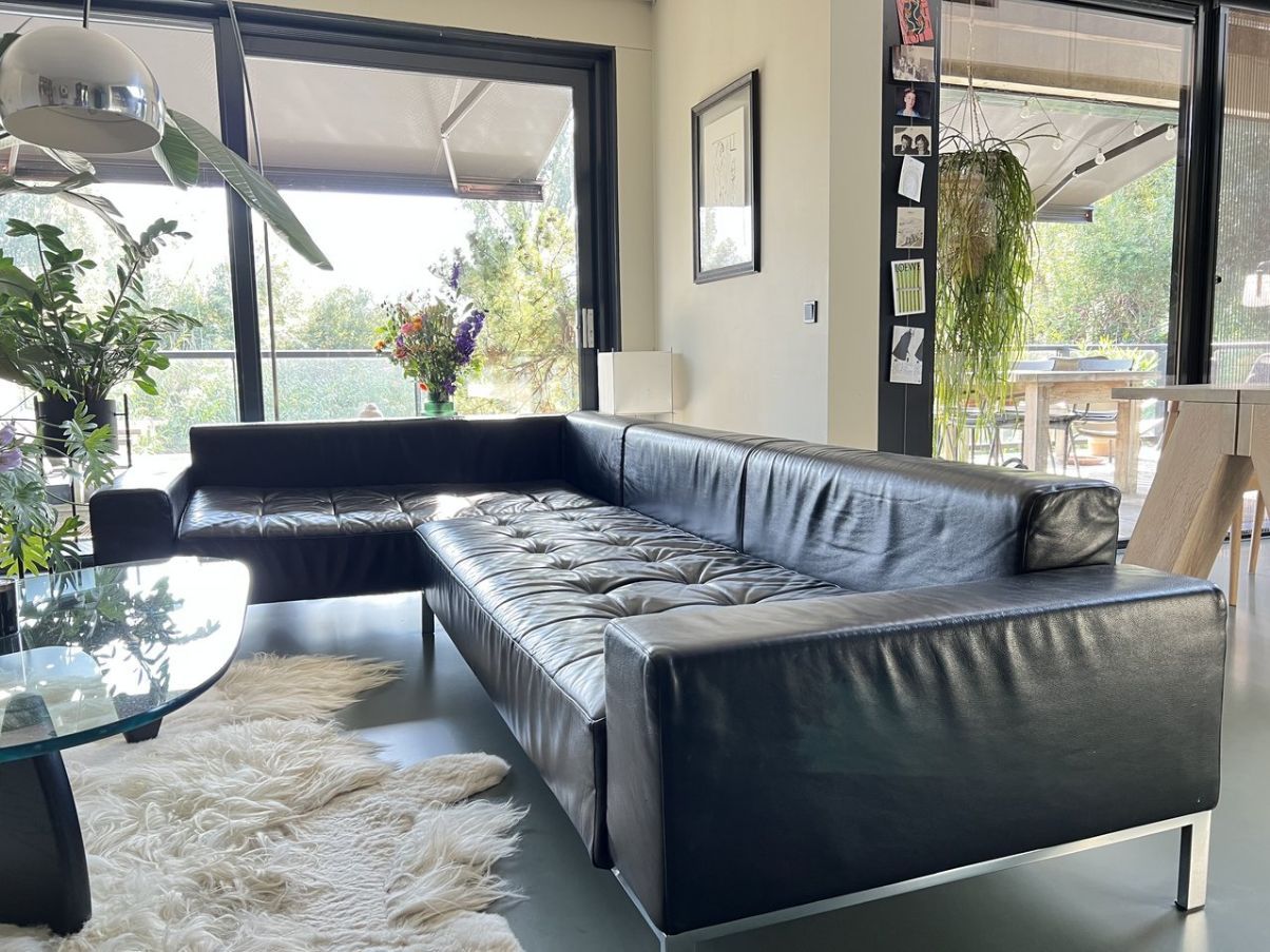 Alfa 1325 corner sofa in black leather Brand