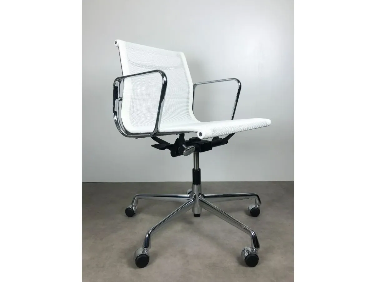 Swivel office chair EA118 4