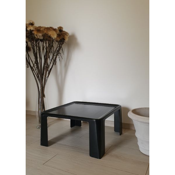 Amanta black square coffee table, B&B Italia image