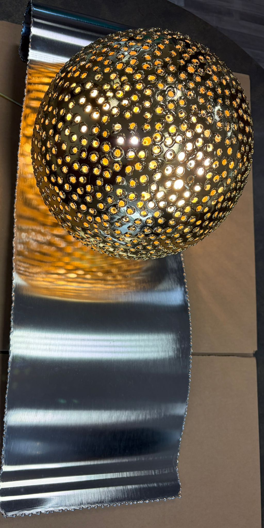 Silber und Gold Kugel Tischlampe Lume Main