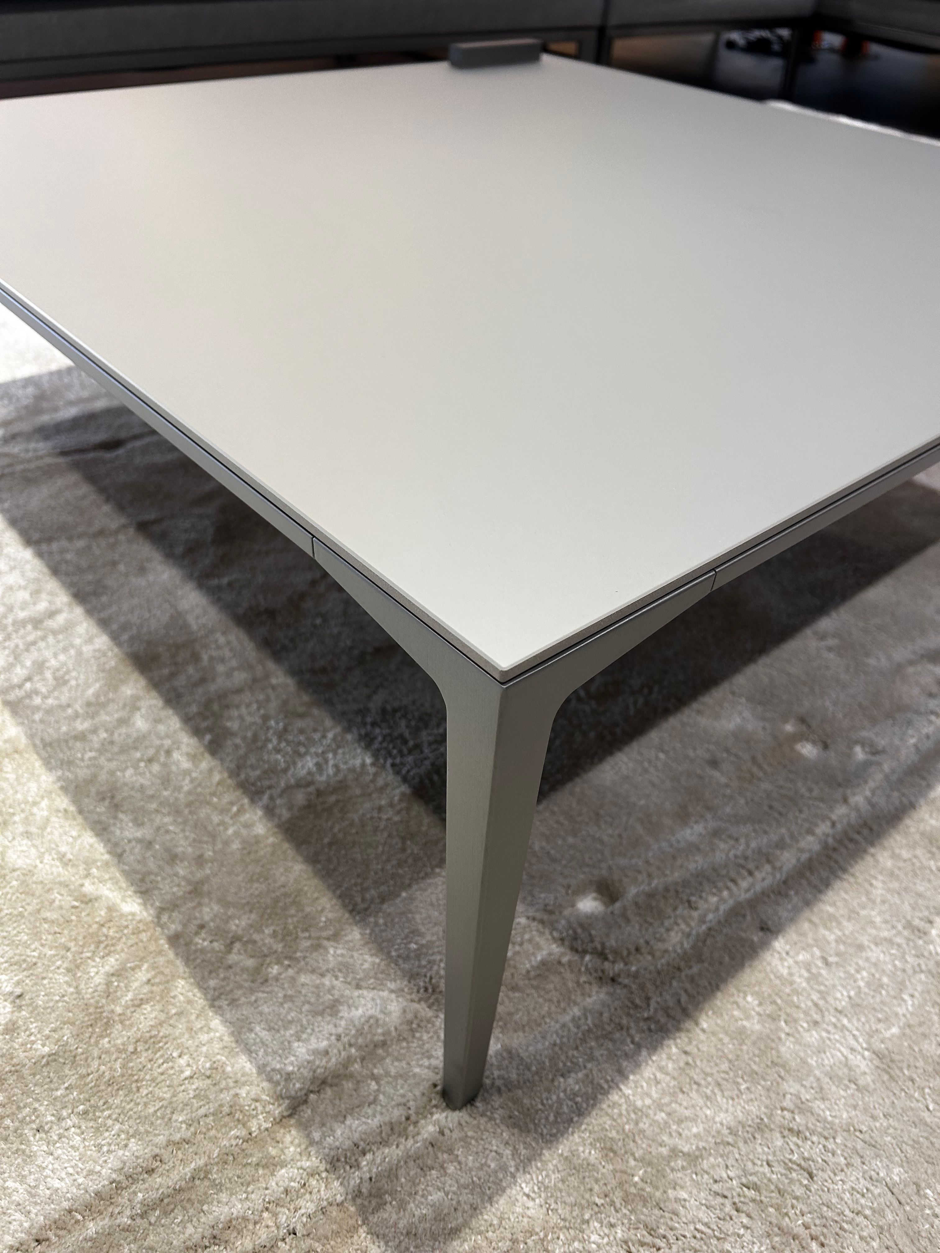 Set aus 2 Beistelltischen Tray in Grau und Blau von Giuseppe Bavuso Optional8