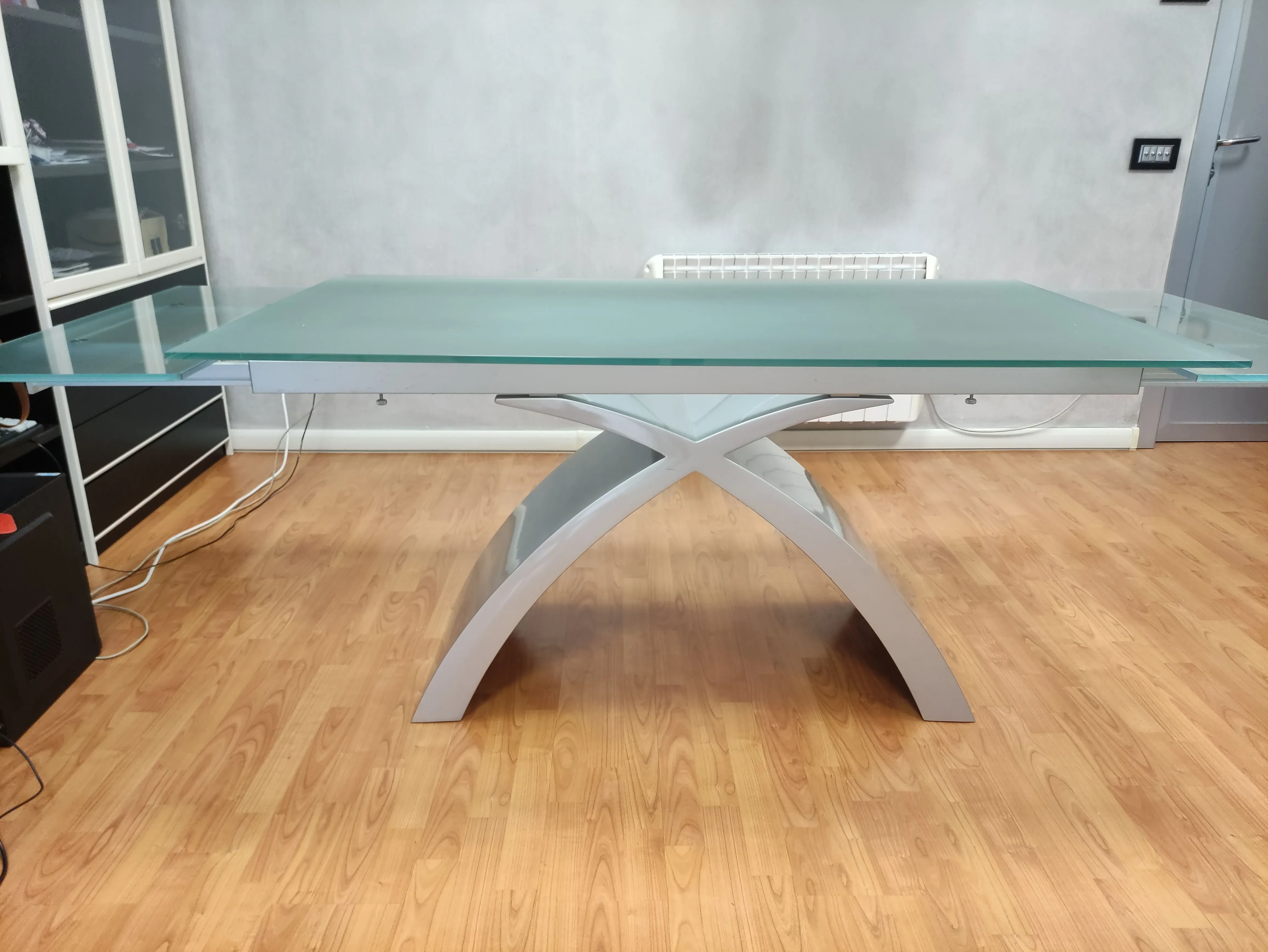 Tavolo modello Tokyo in vetro e alluminio, Tonin Casa 2
