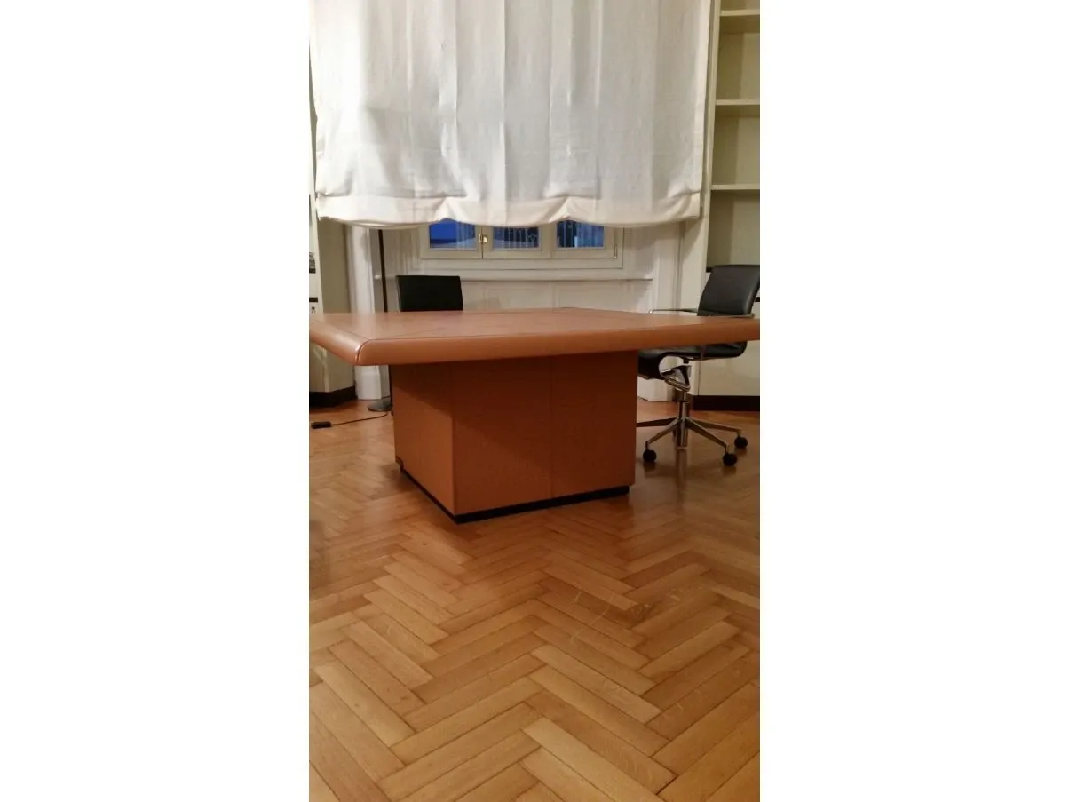 Tavolo Ergon con rivestimento in cuoio, Rossi di Albizzate 2