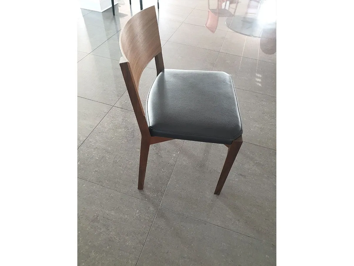 Sedia Lario in legno con sedile in ecopelle (nero), Porro 4