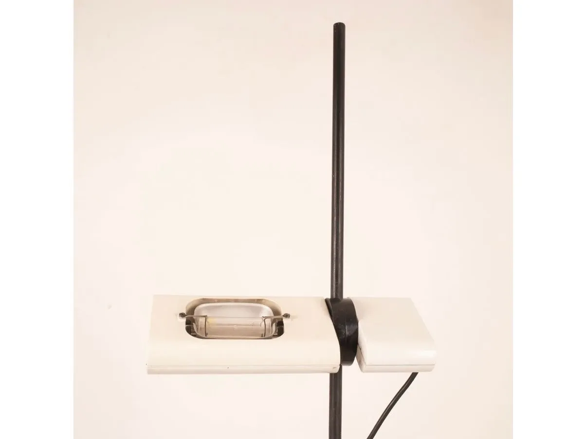 Lampada da terra Aton di Ernesto Gismondi, Artemide | Deesup Lampada da terra Aton di Ernesto Gismondi, Artemide | Deesup