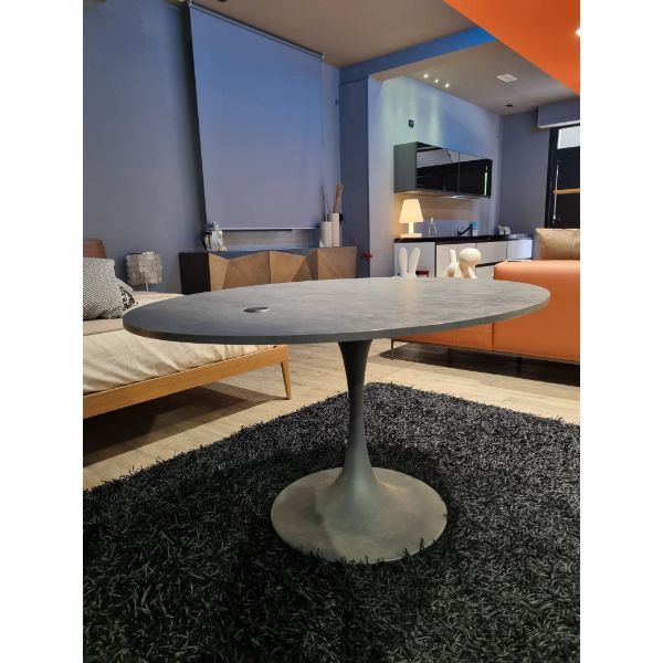 Flow oval table in laminate, Ambiance Italia image