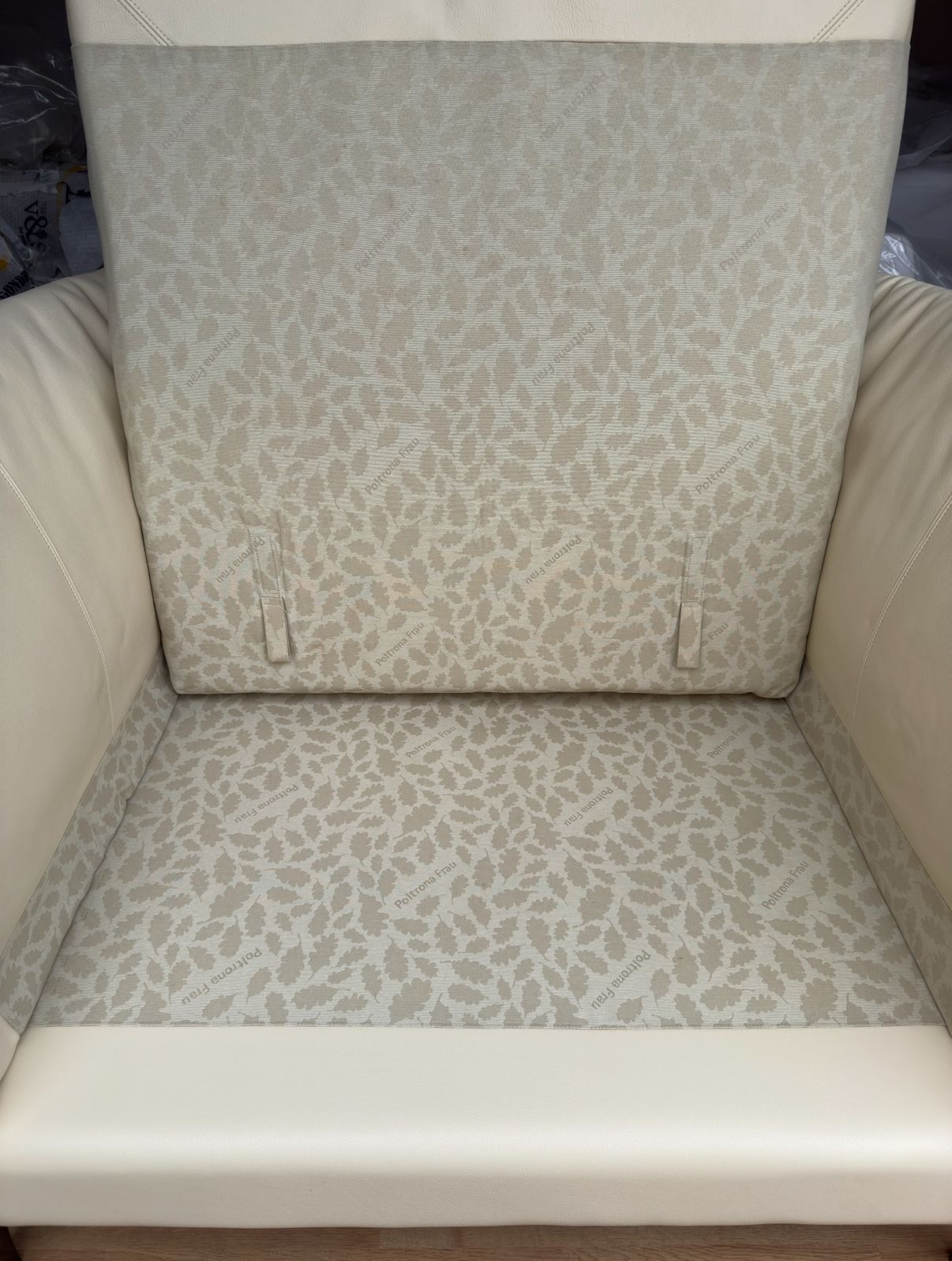 Poltrona Grantorino in pelle crema di Jean Marie Massaud, Poltrona Frau  Brand