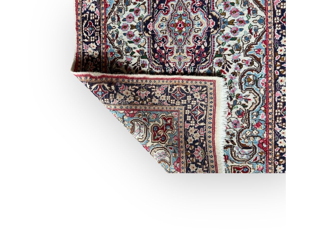 Tappeto perisano Kirman Laver, Details