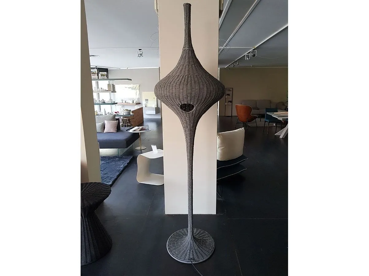 Stehlampe Spin L aus Rattan (grau) 4