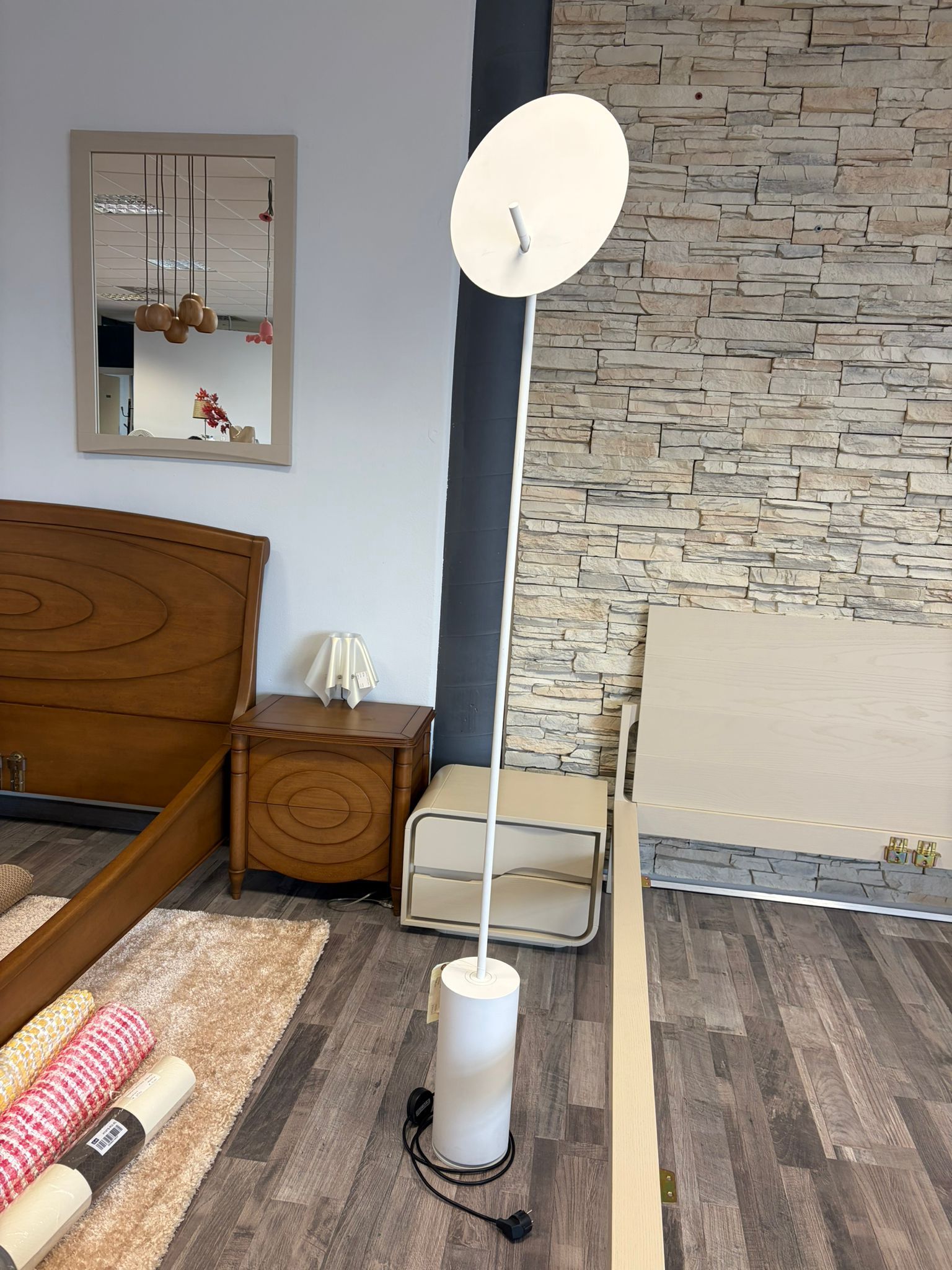 Luà Stehlampe aus weißem Aluminium Main