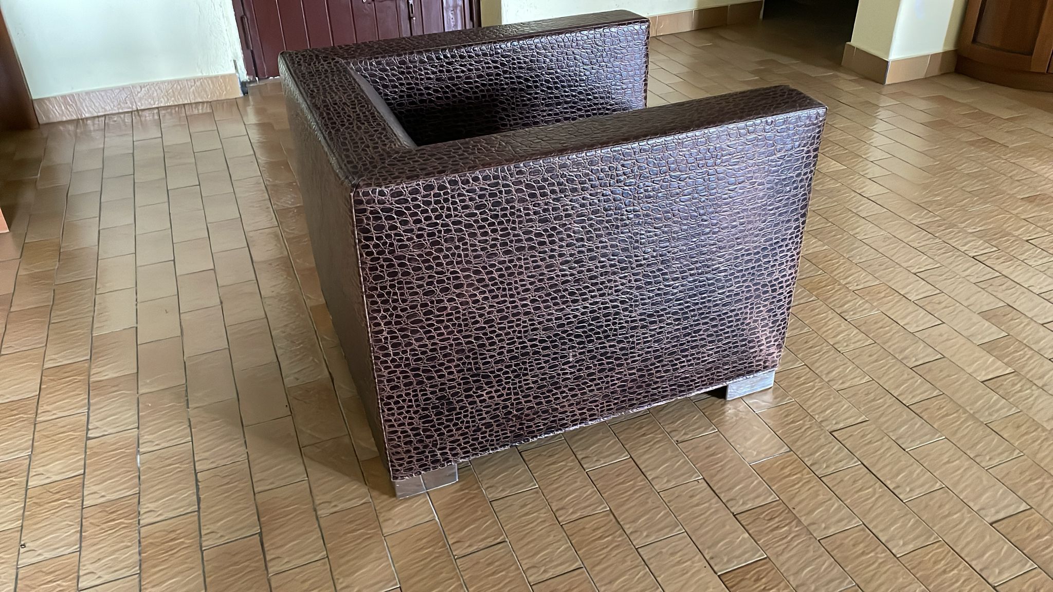Set 2 poltrone Suitcase in pelle stampata (coccodrillo), Minotti 6