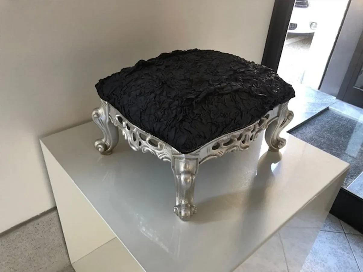 Slow Vanity pouf in carved wood and fabric (black), Modà 3