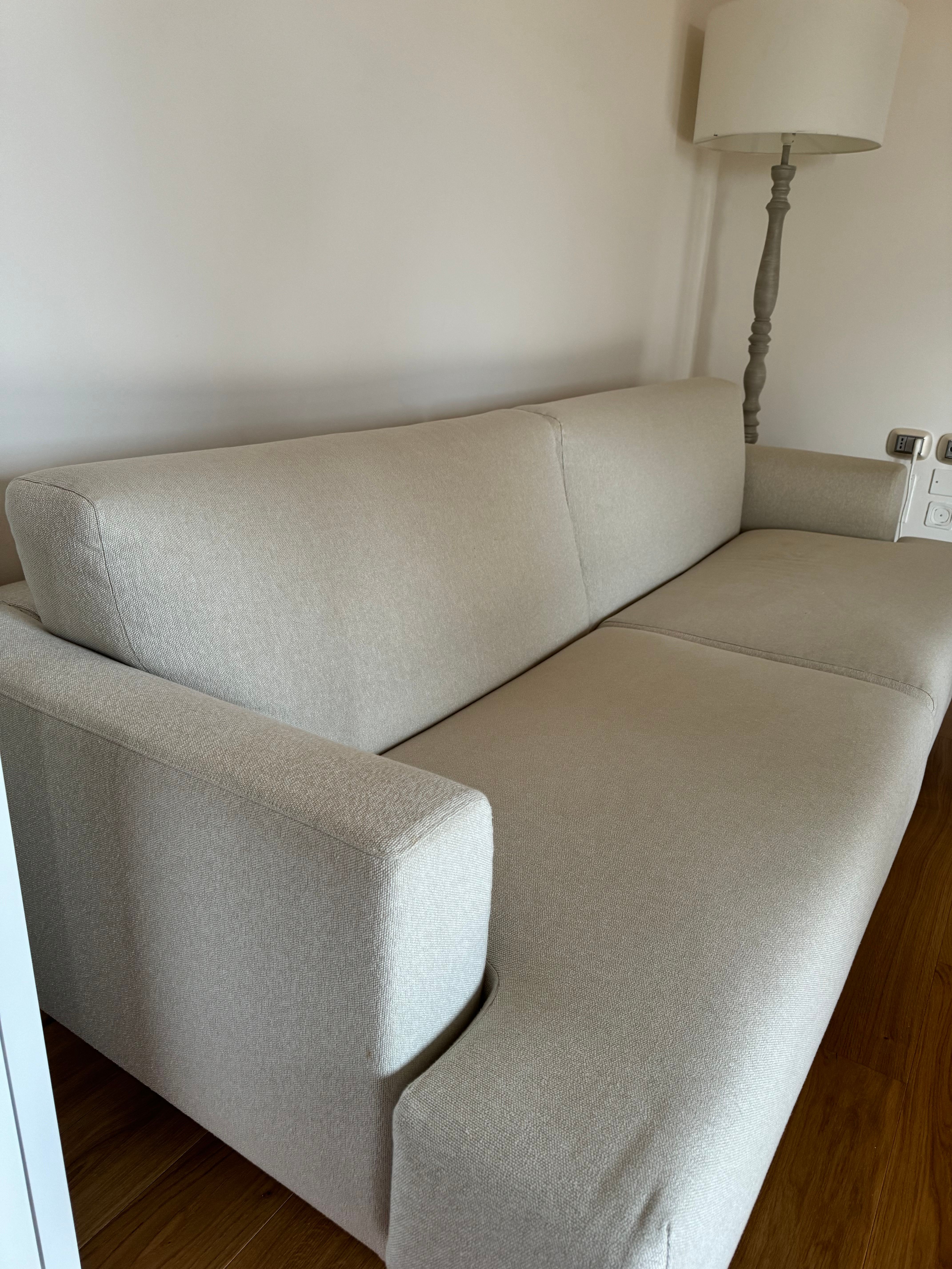 Divano 3 posti Nest in tessuto beige di Piero Lissoni Front