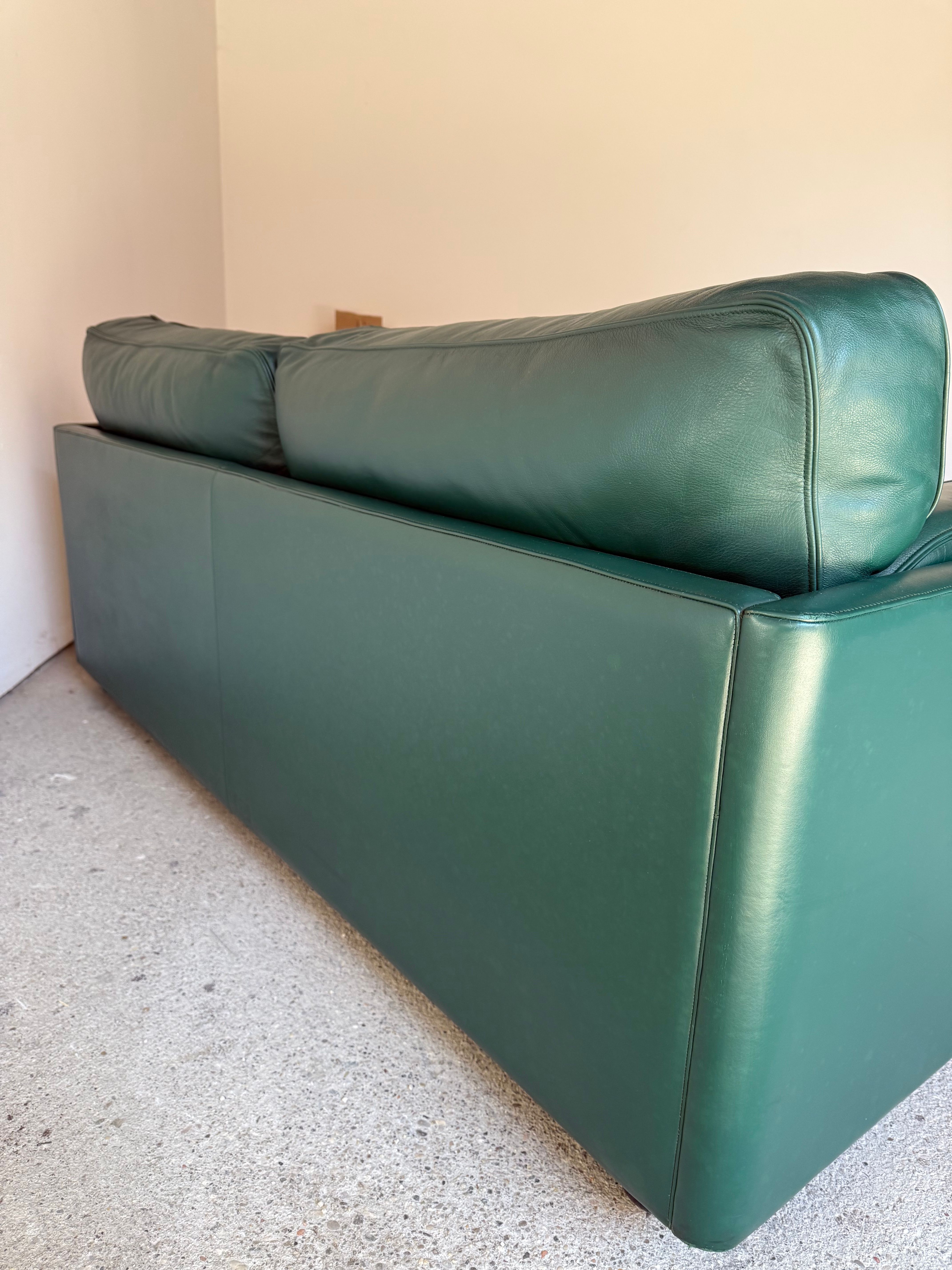Divano 2 posti in pelle verde di Tito Agnoli  Optional8