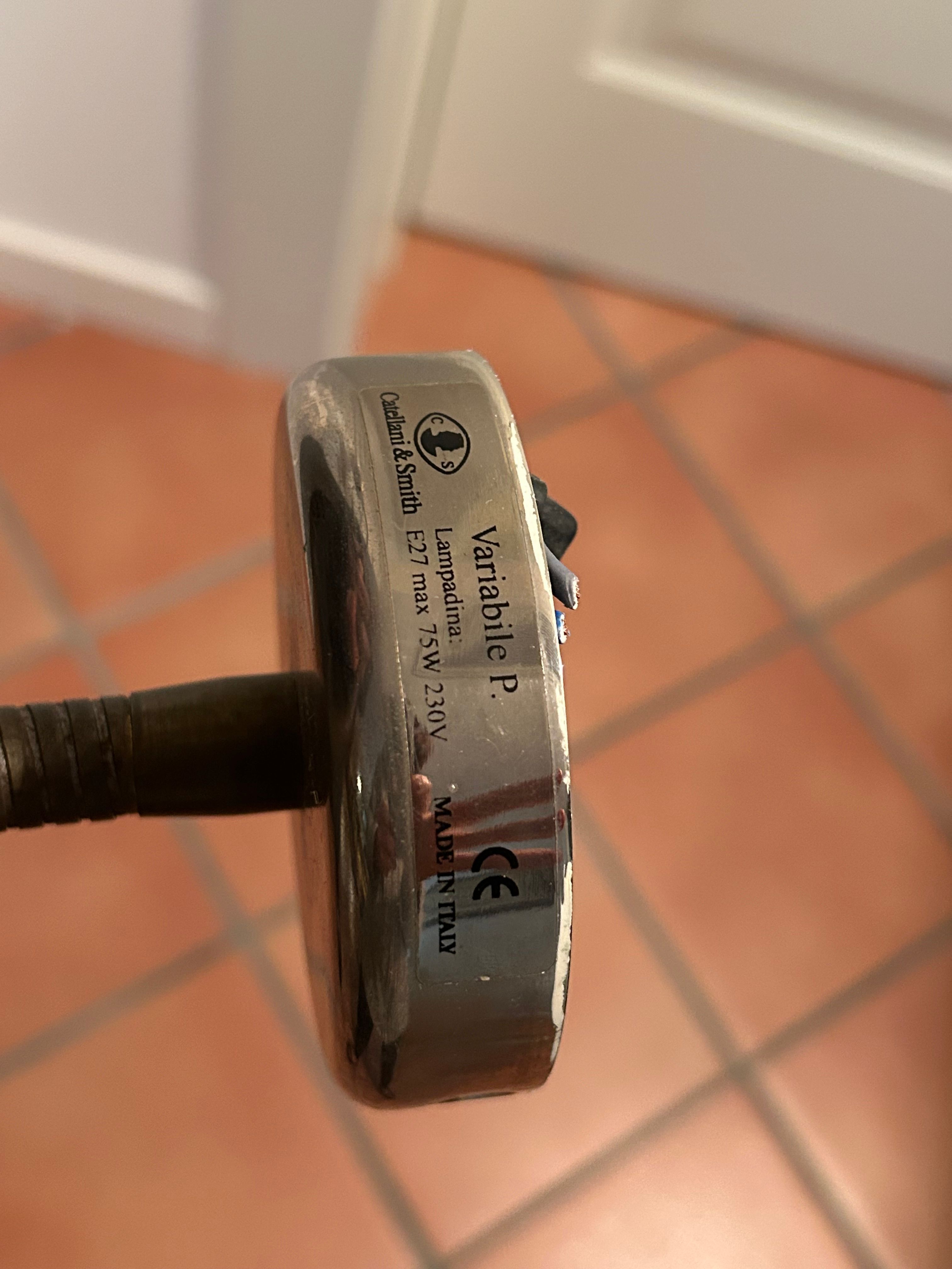 Set van 2 wandlampen Variabele P in messing en wit glas Brand