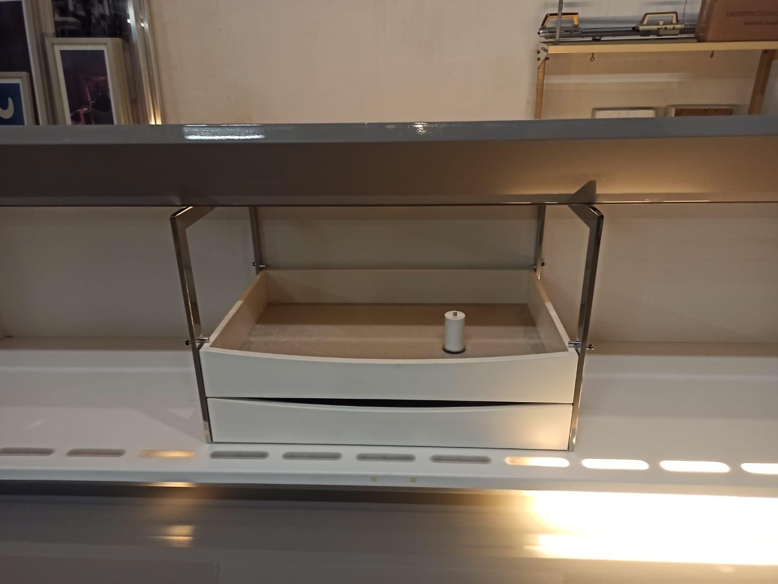 Madia Ludwig in acciaio e laccato con led di Lodovico Acerbis Front