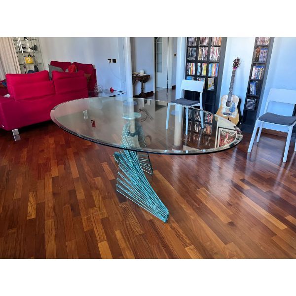 Tempered glass table Model Taiyo 72, Reflex image