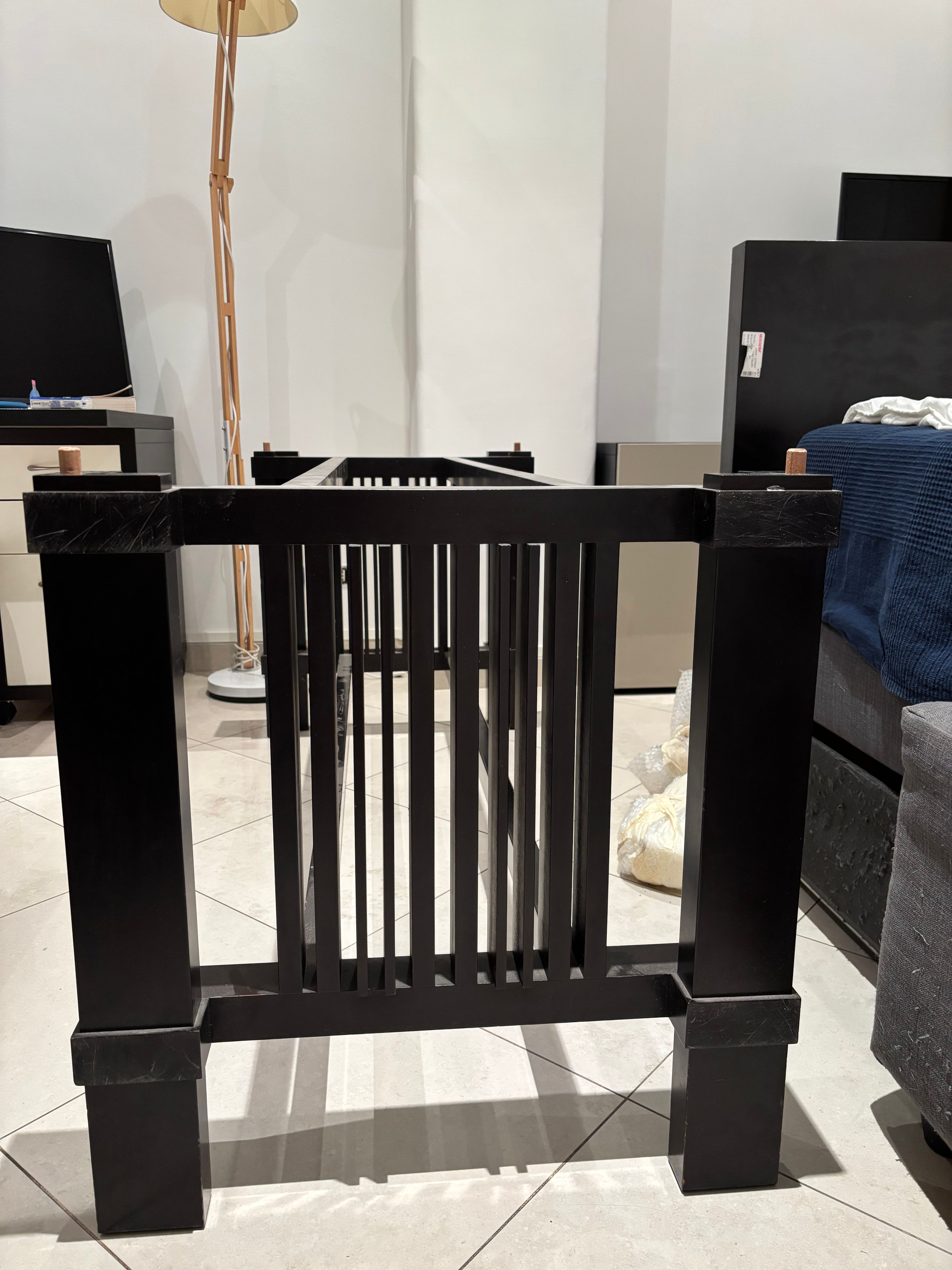 Set de 4 sillas Coonley 2, 2 sillas Barrel 606 y mesa Taliesin Optional7