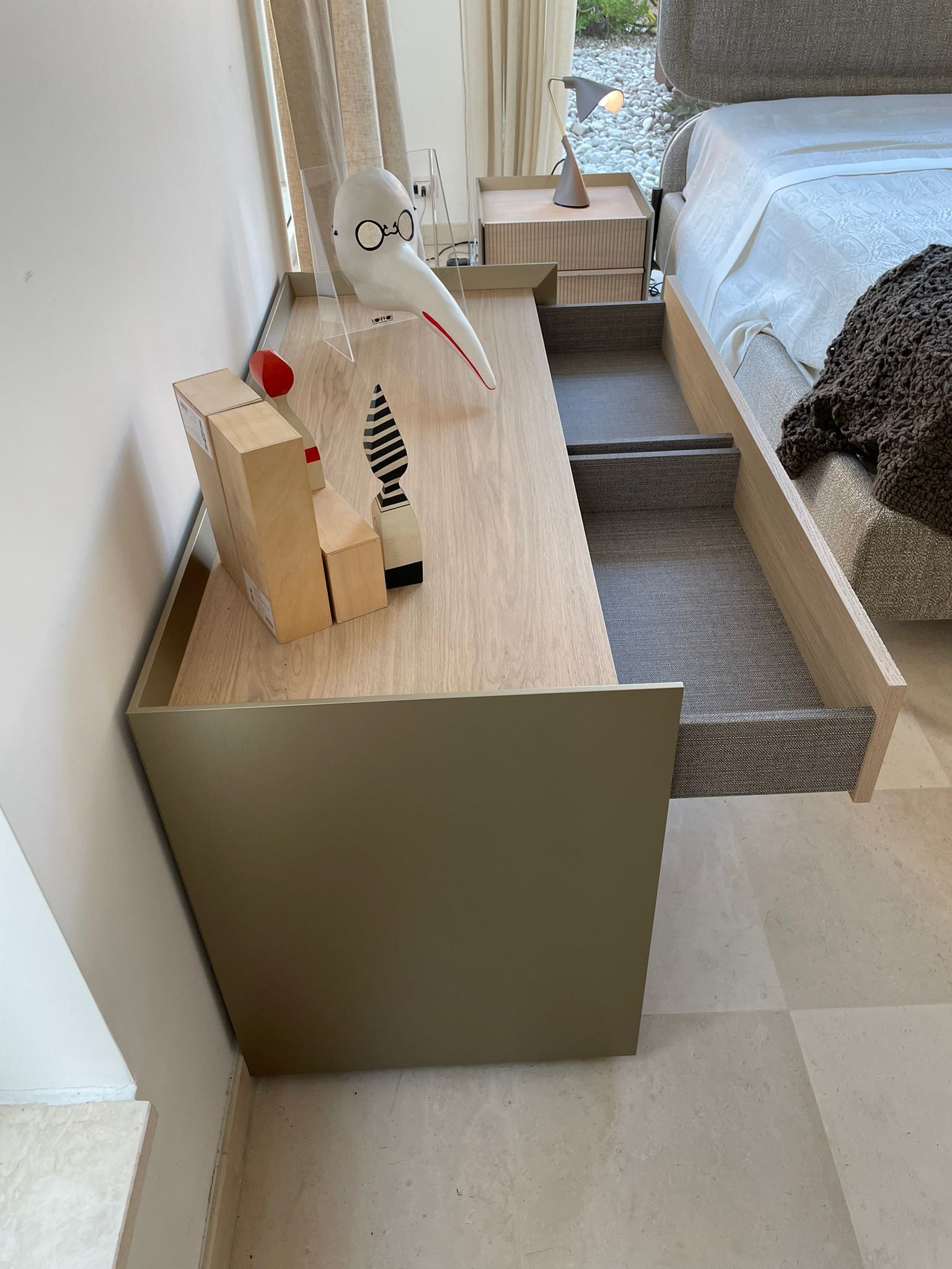 Set of 2 bedside tables and chest of drawers in champagne-coloured wood, Olivieri  Defects