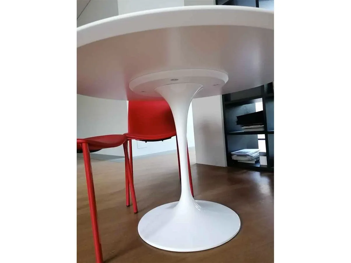 Tavolo Tulip rotondo con piano in laminato (bianco) 3