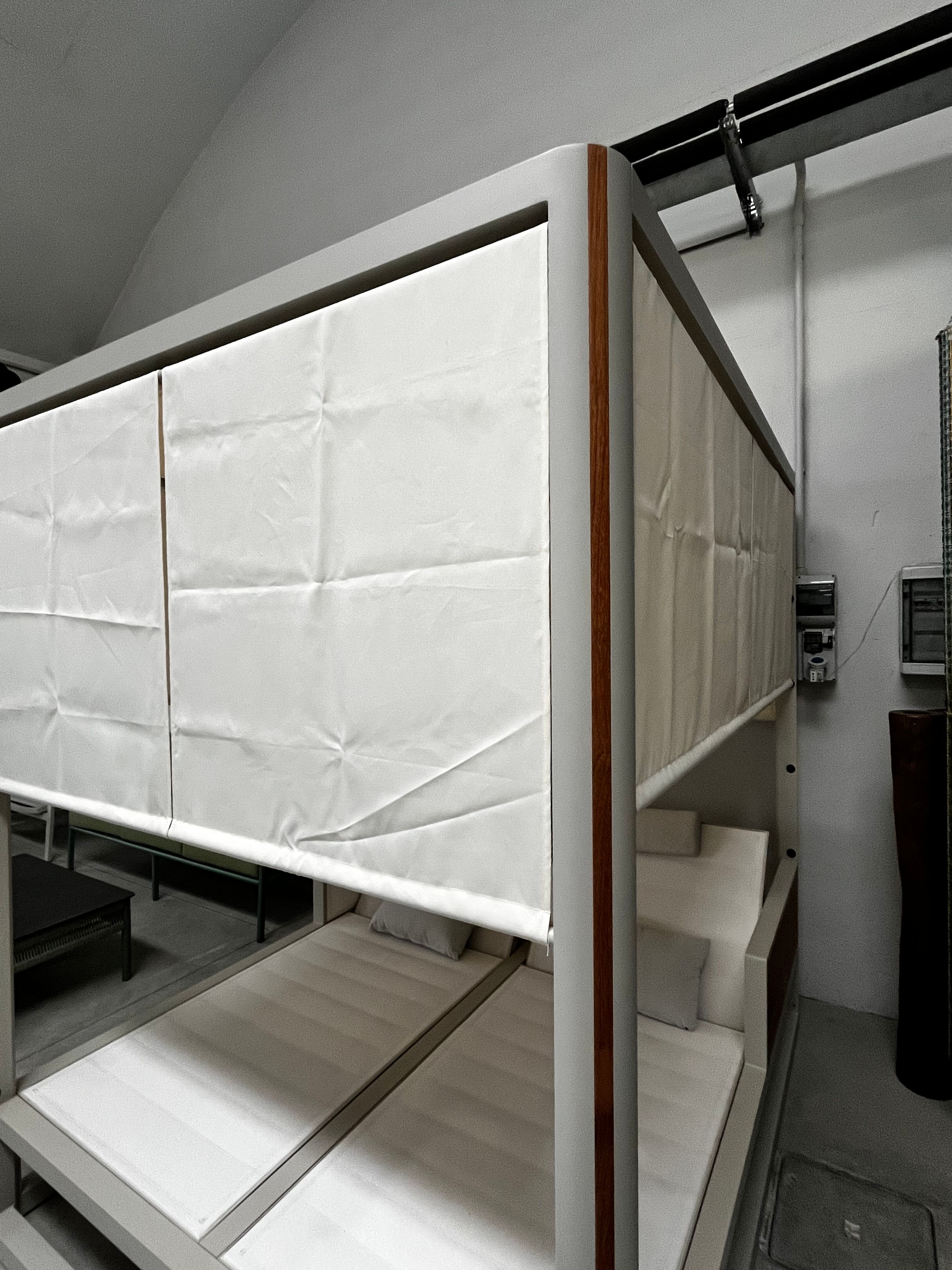 Geneva canopy bed in painted aluminium, Higold Optional7