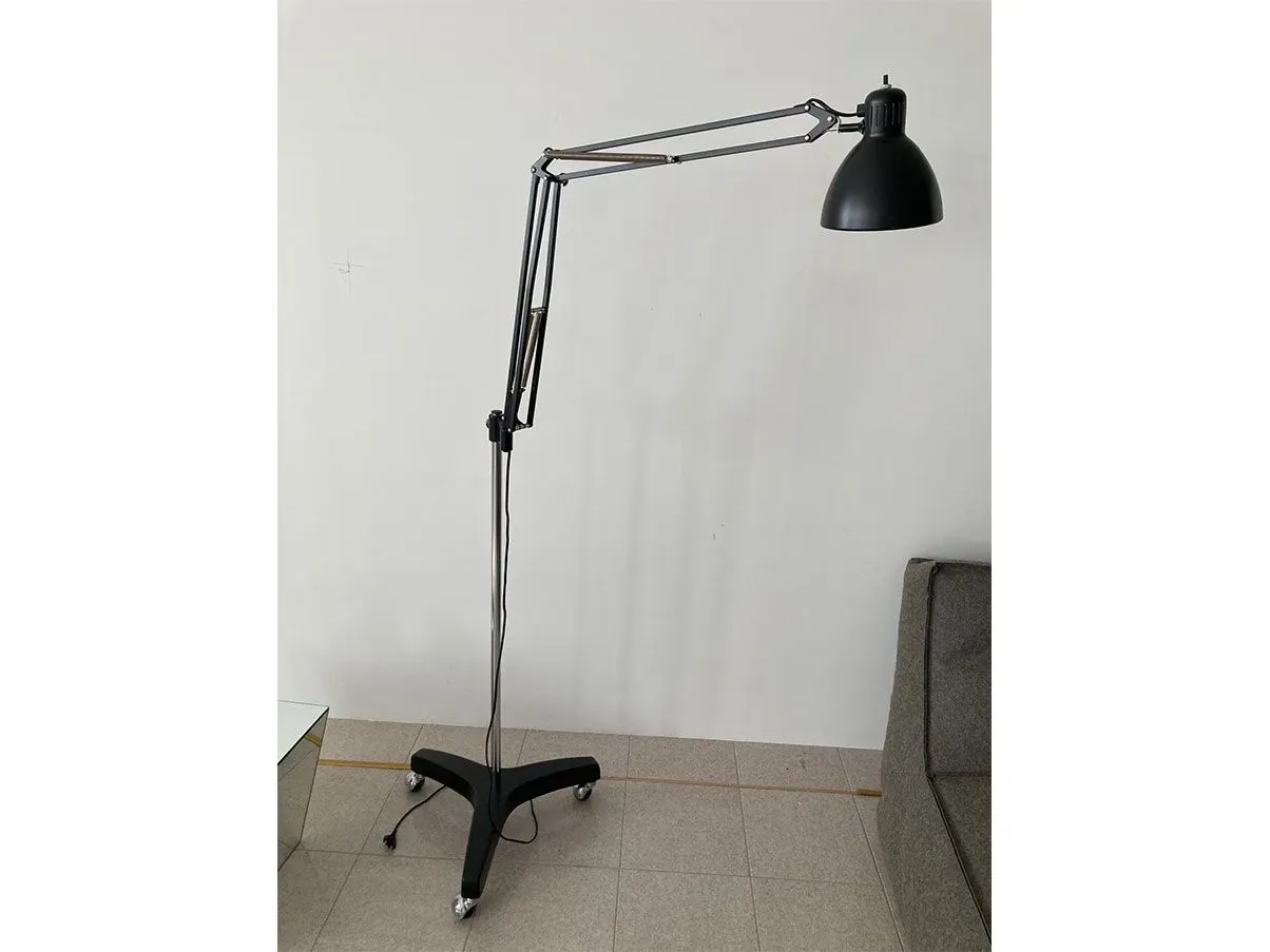 Lampada da terra Naska Grande orientabile (nero), FontanaArte 4