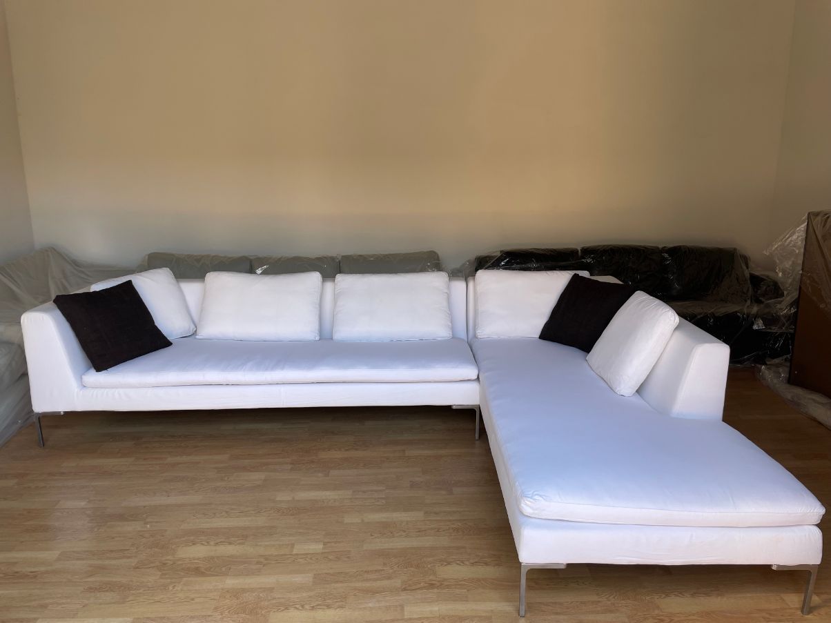Divano angolare Charles in tessuto bianco di Antonio Citterio, B&B Italia  Front
