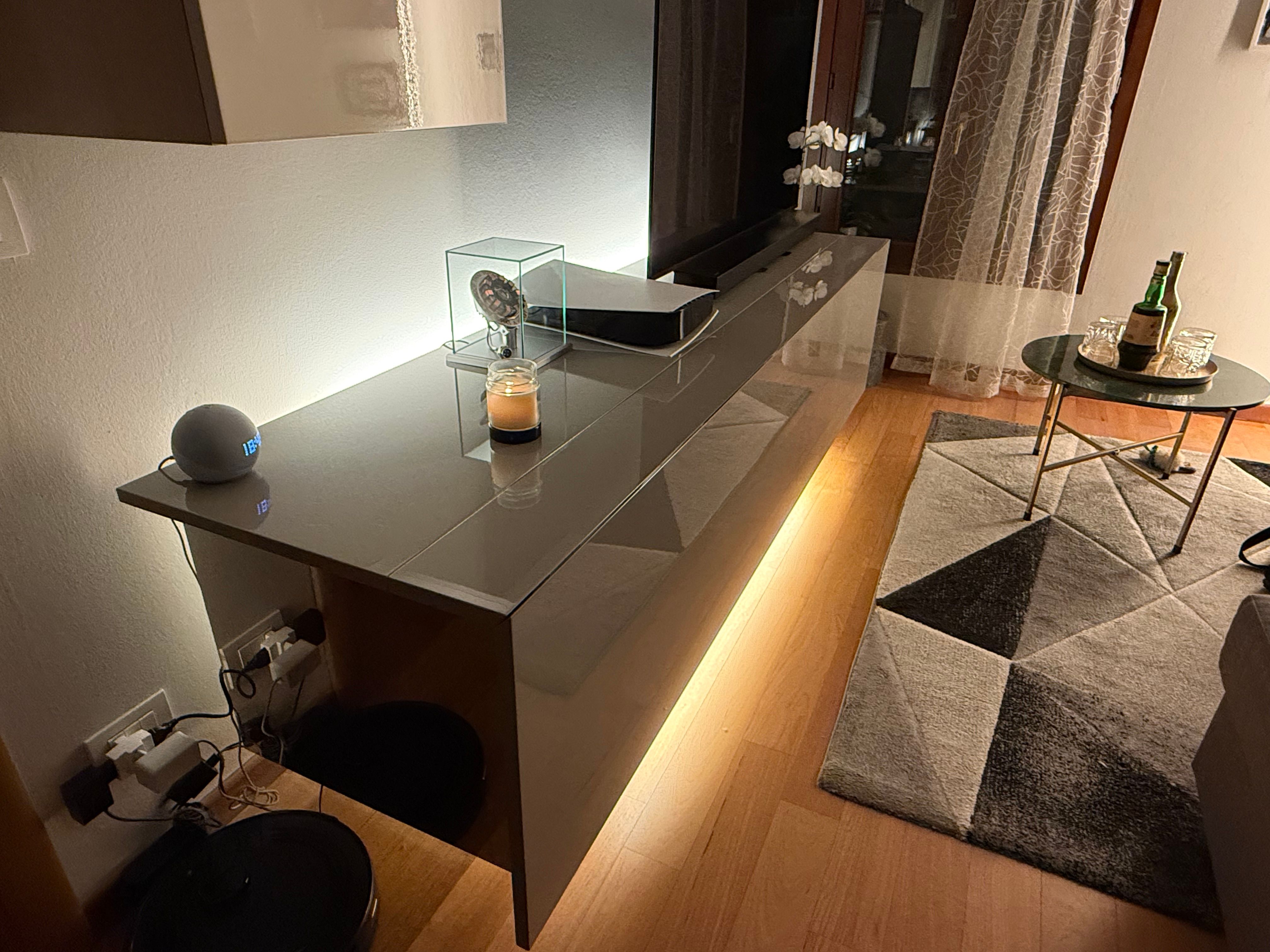 Madia Ludwig in acciaio e laccato con led di Lodovico Acerbis Side