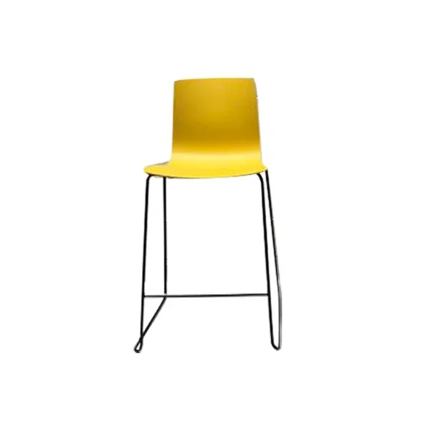 Aava stool in plastic material (yellow) 
