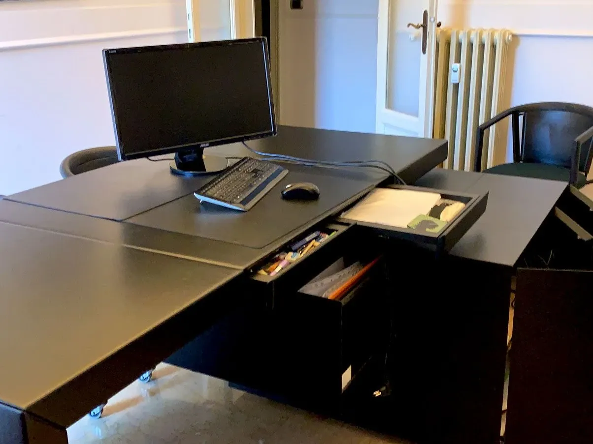 C.E.O. Desk, Poltrona Frau 8