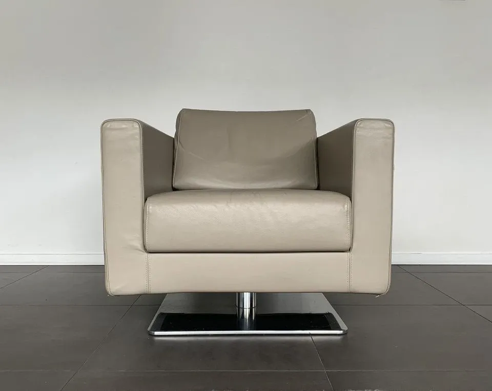 Park leather armchair by Jasper Morrison 