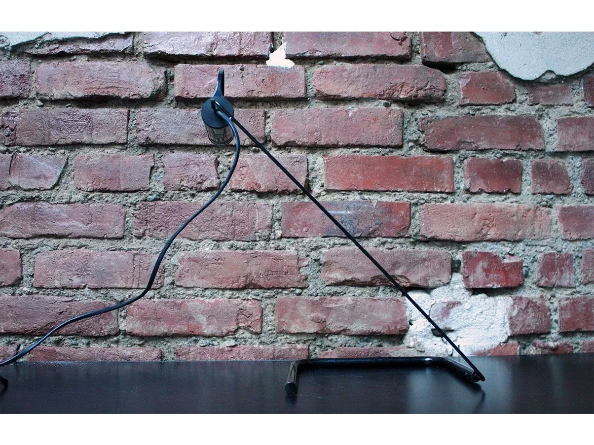 Slalom table lamp by Vico Magistretti (black), Oluce 1