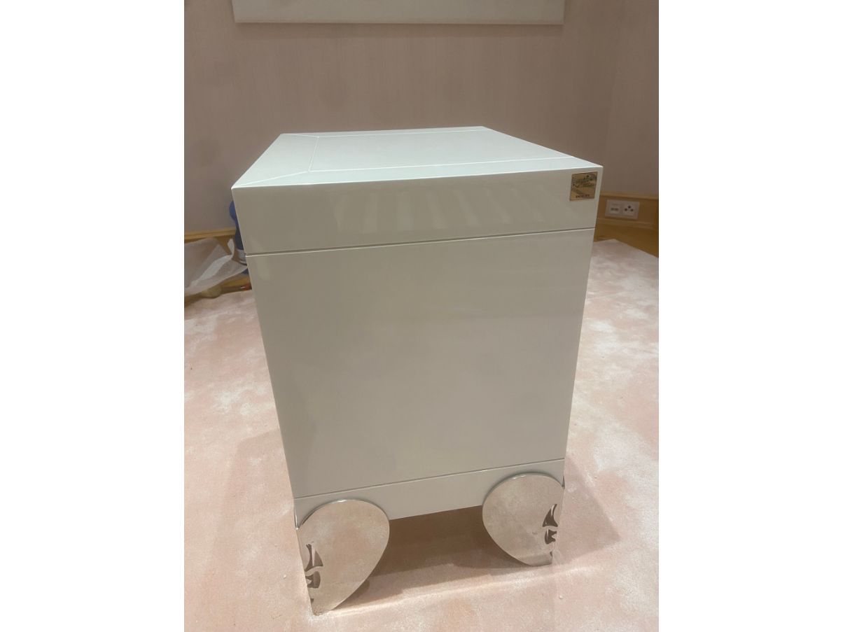 Bedside table I Sogni di Matilde in white lacquered wood and velvet, Dolfi  Side