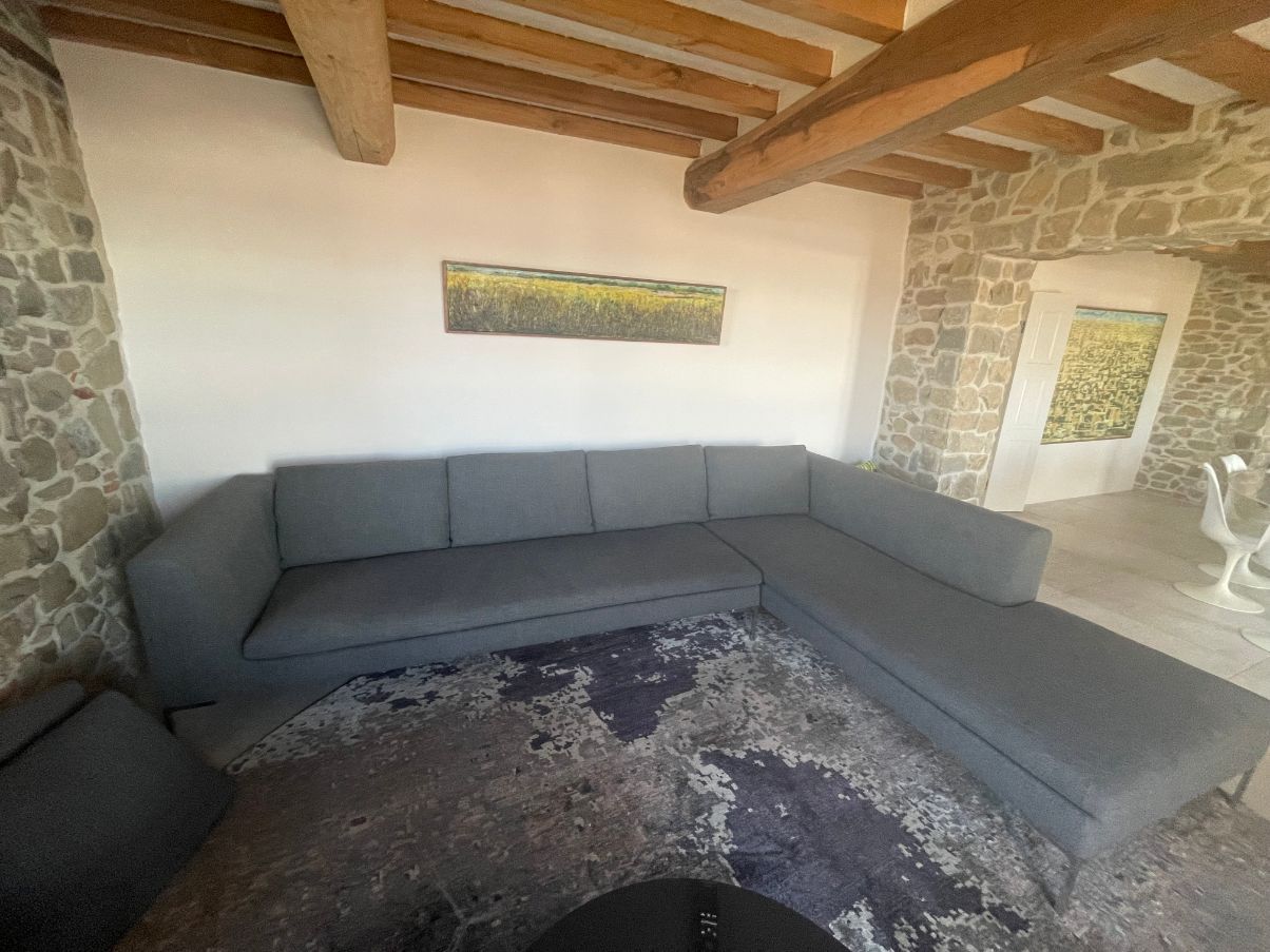 Divano componibile e modulare Charles in tessuto grigio di Antonio Citterio, B&B Italia Main