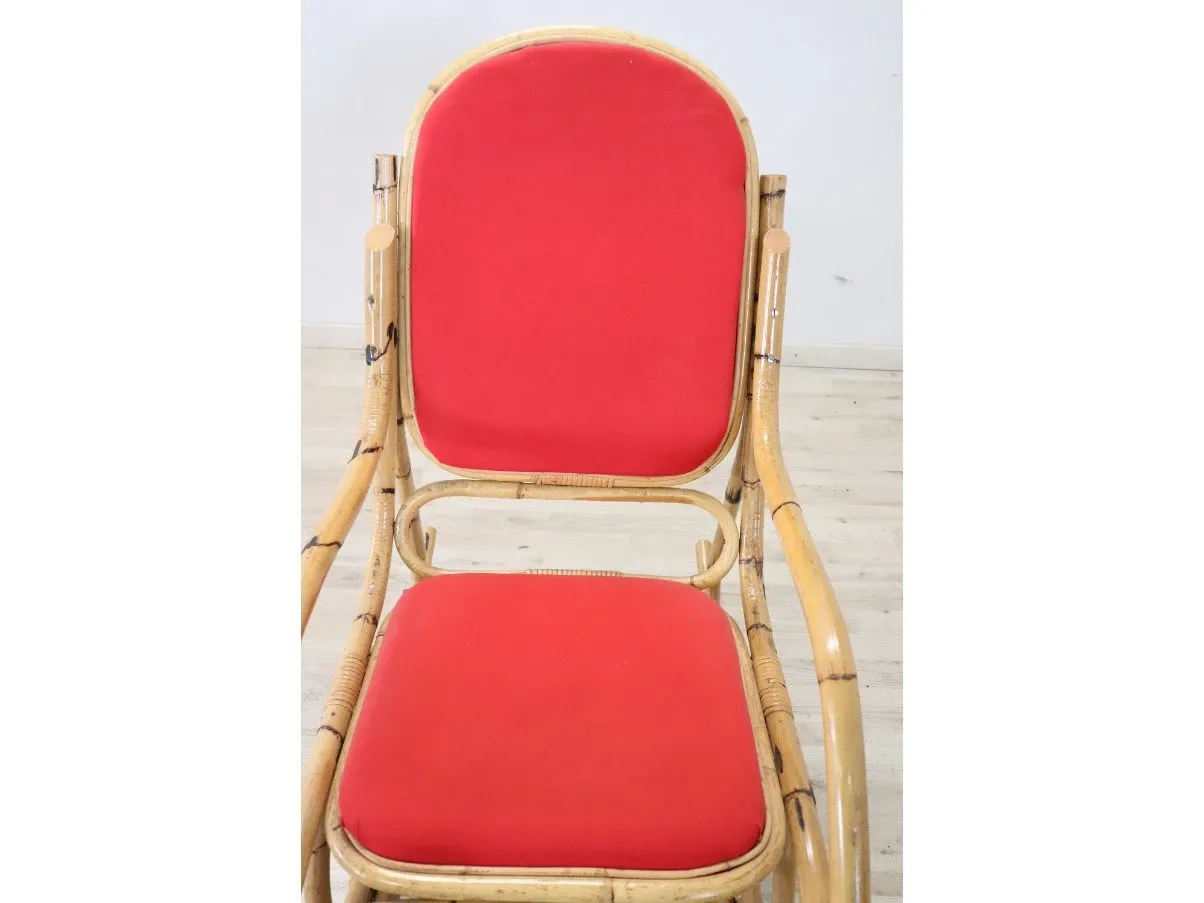 Sedia a dondolo vintage in bambù e stoffa rossa (anni '80) 5