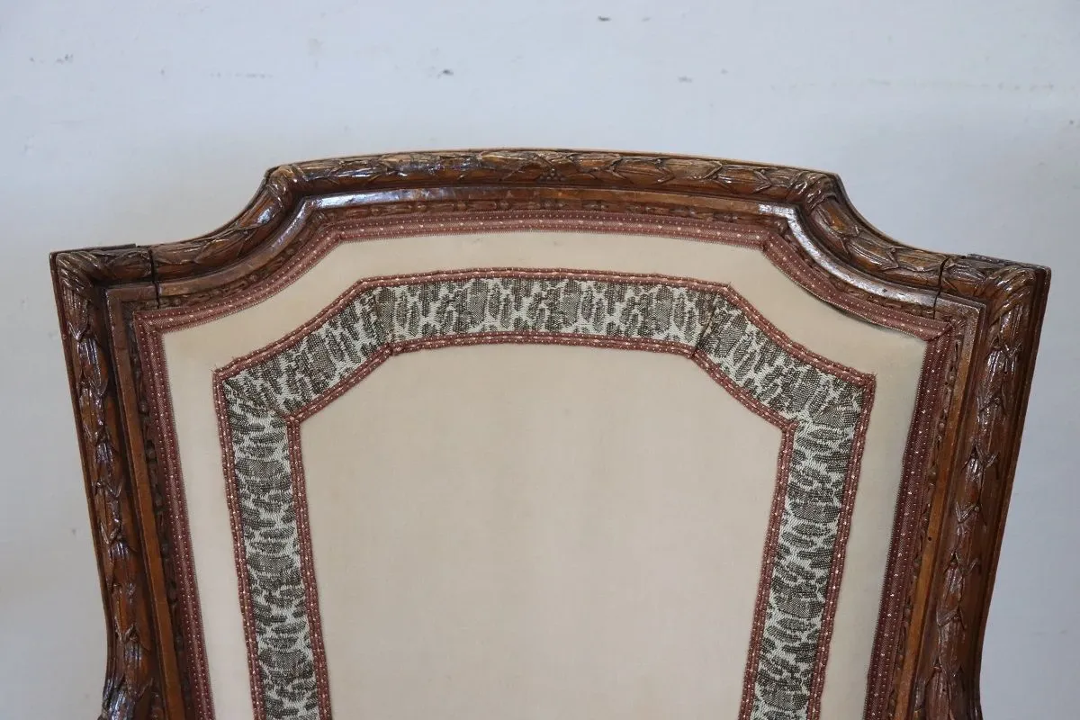 Poltrona antica in noce intagliato secolo XVIII 3