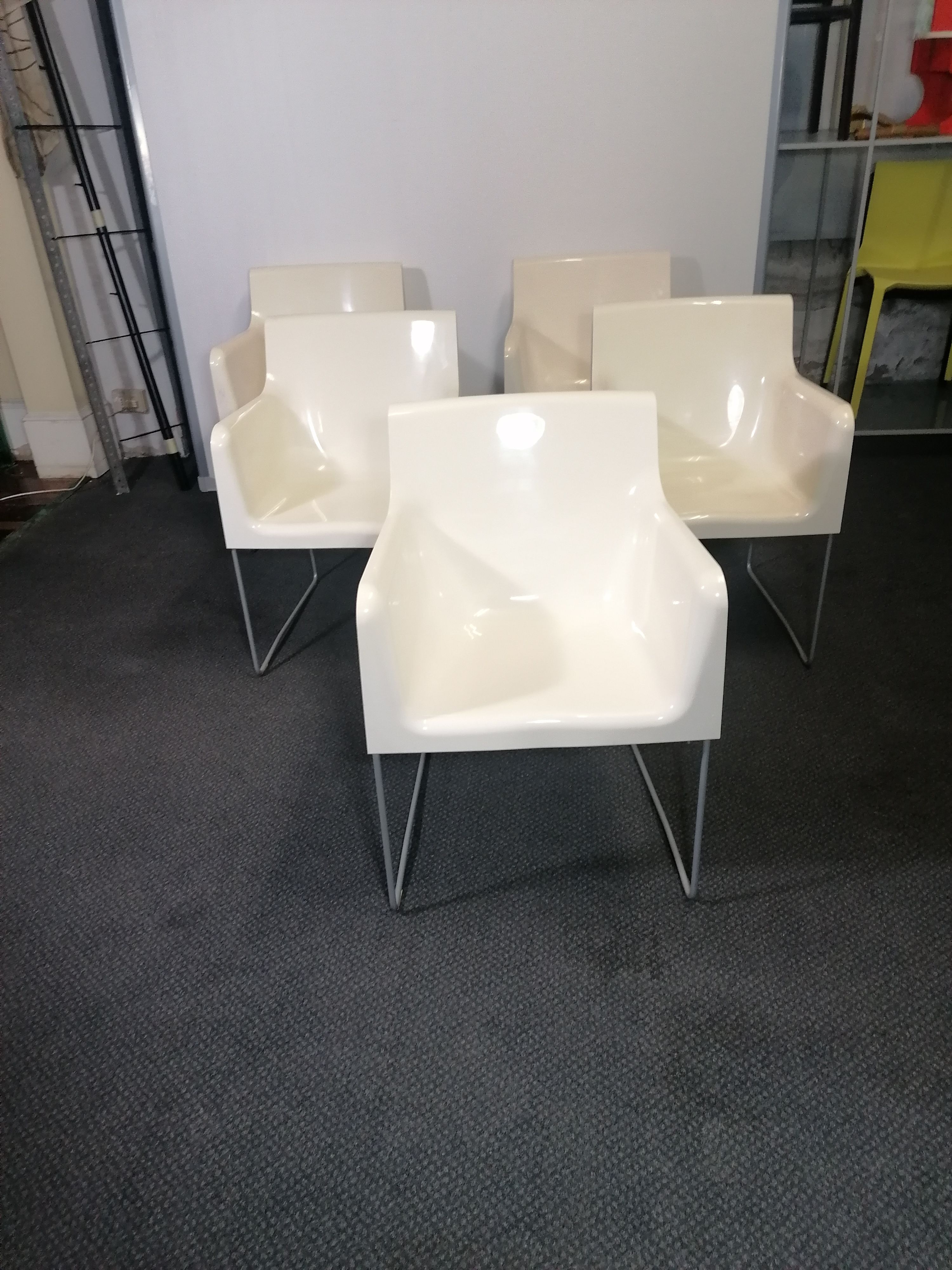 Set of 5 White Mabelle Plastic Armchairs Front