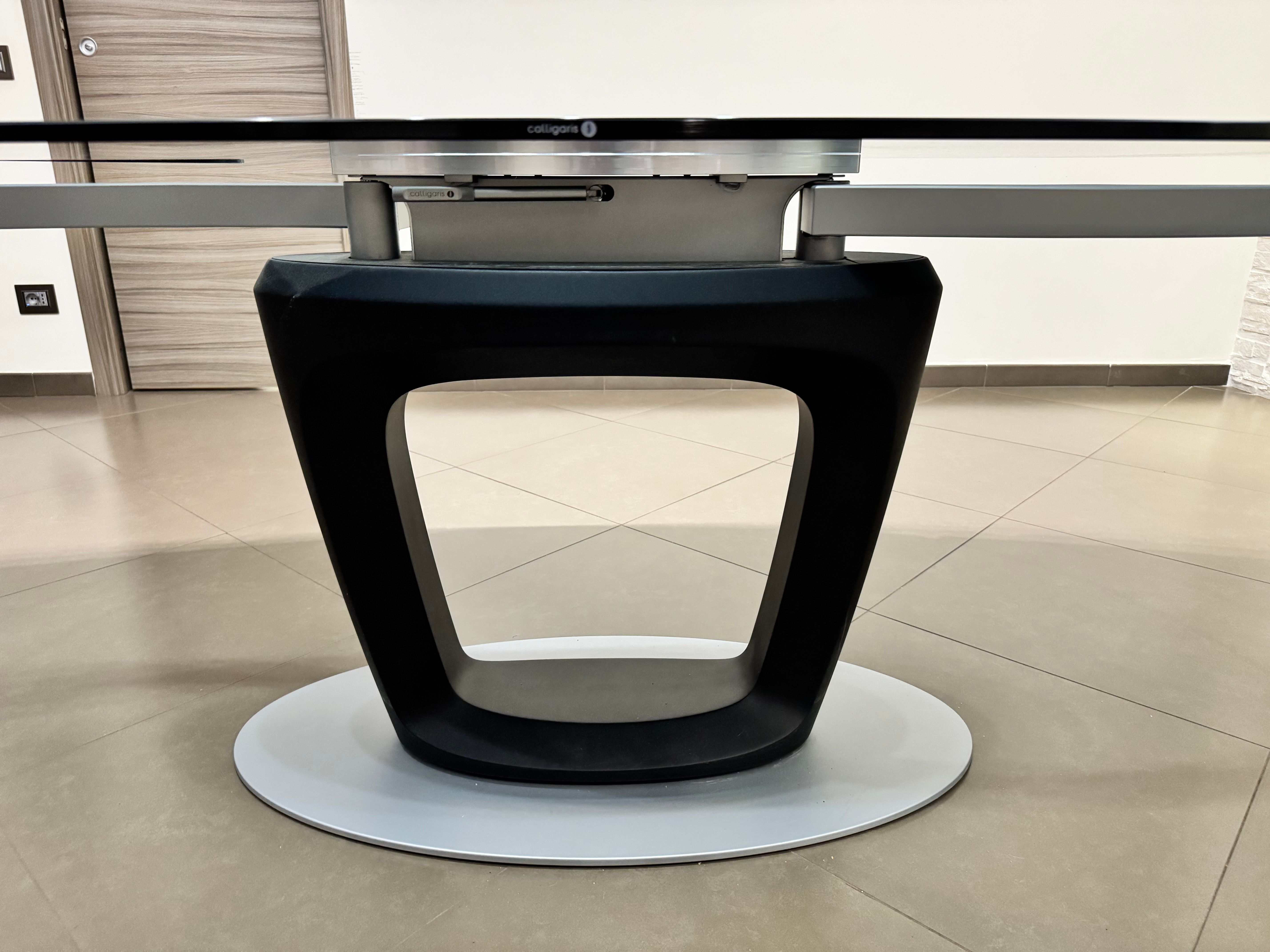 Orbital extendable table in tempered glass by Pininfarina, Calligaris Details