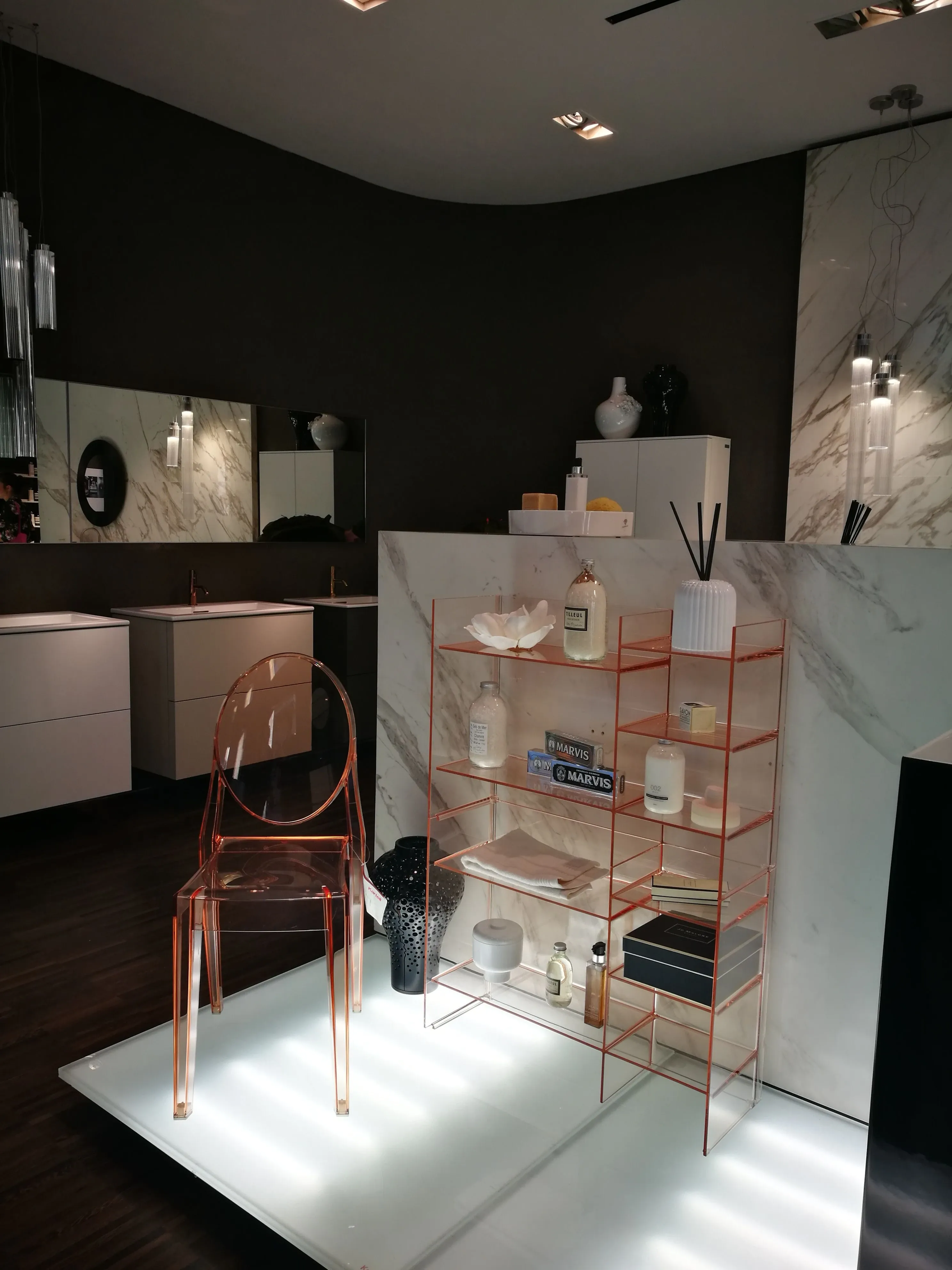Victoria Ghost (orange), Kartell 4