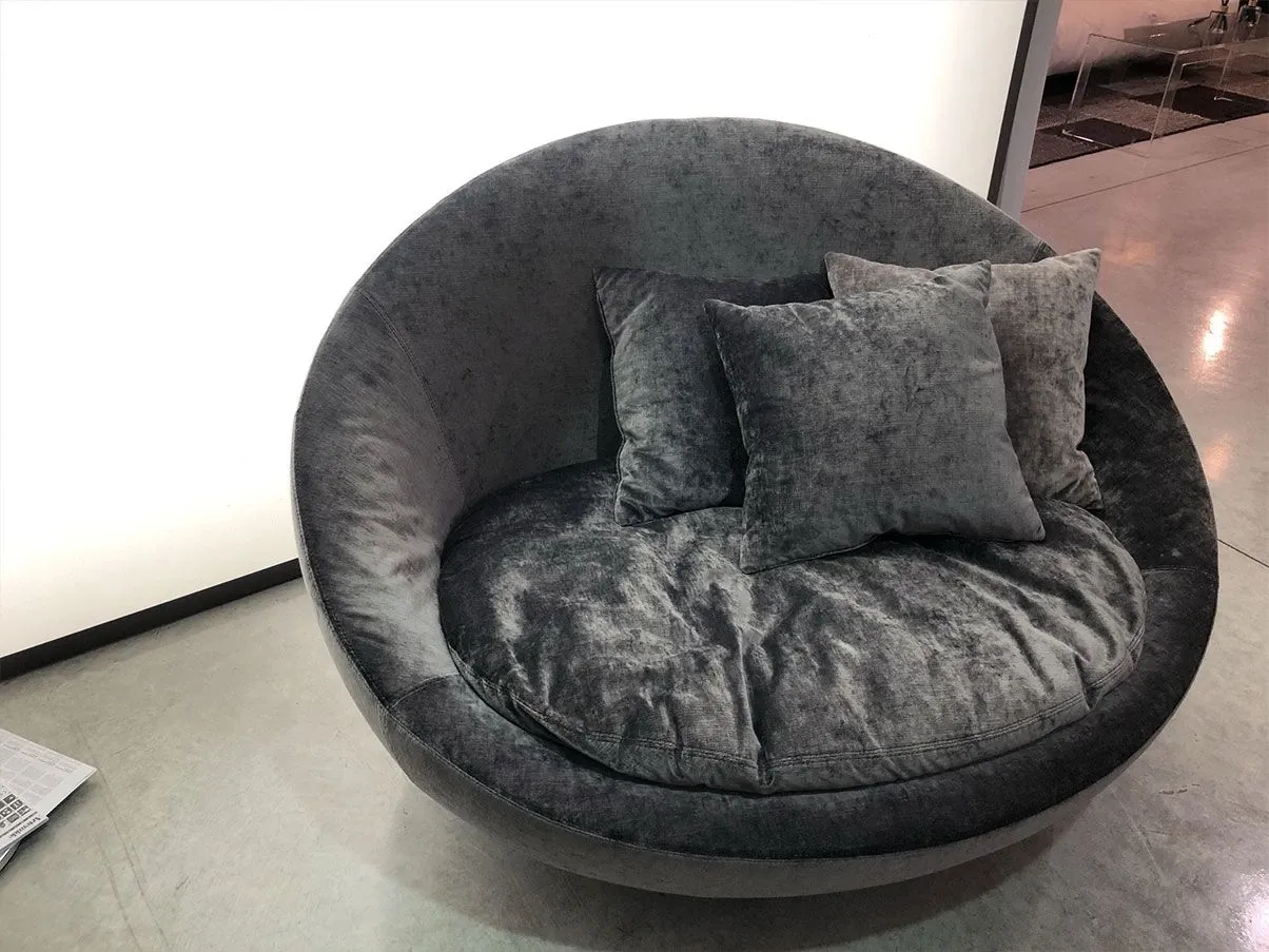 Lacoon swivel armchair in velvet (anthracite)