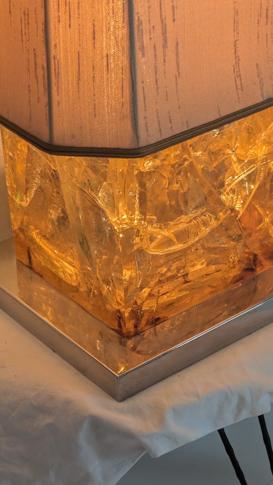 Resin Table Lamp (1970s) Details